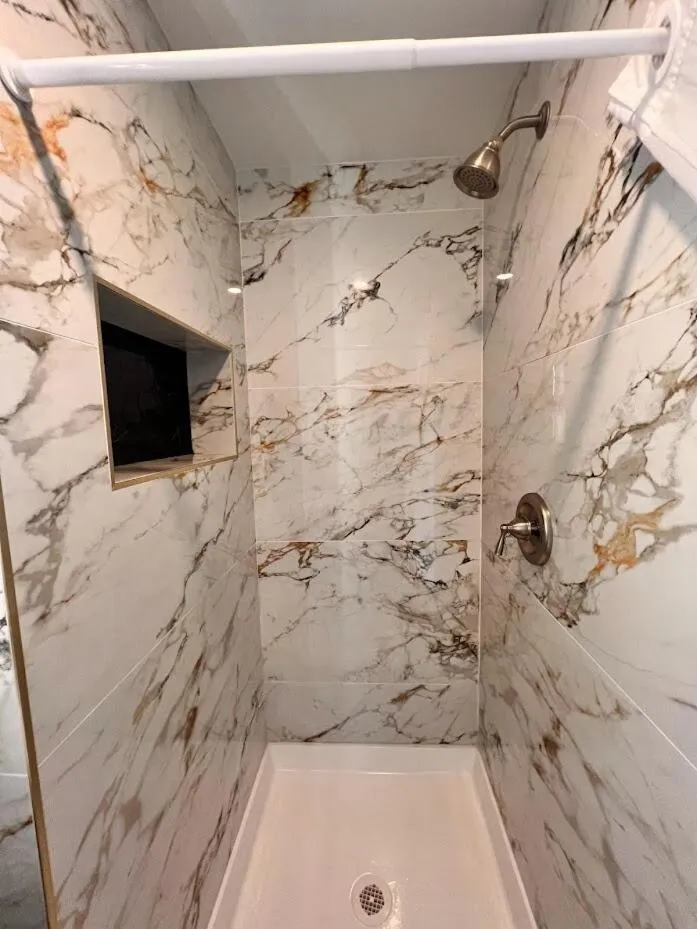 Shower in Somerset Hotel