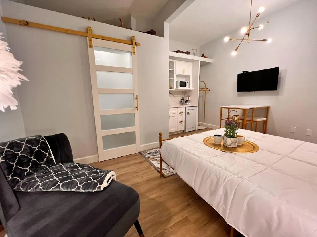 TV and multimedia in Somerset Hotel