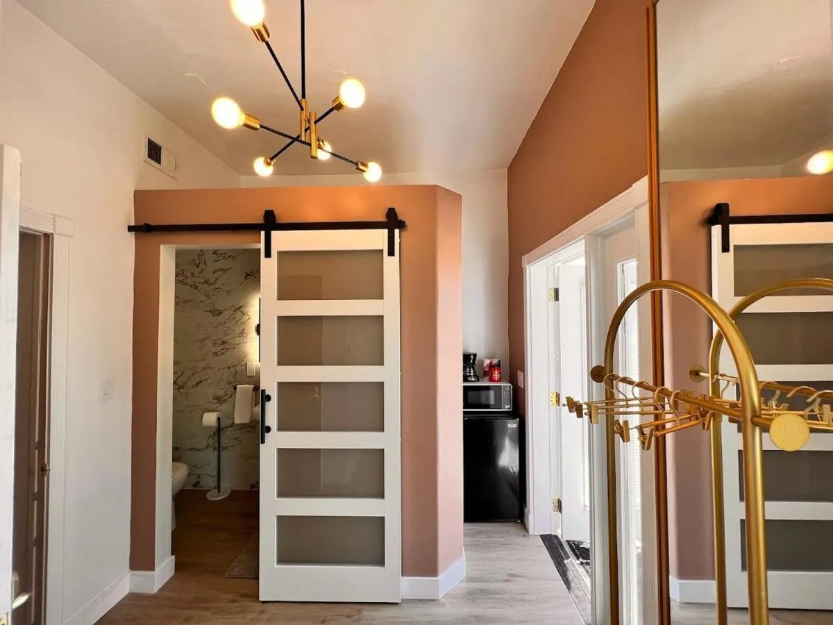 Photo of the whole room in Somerset Hotel