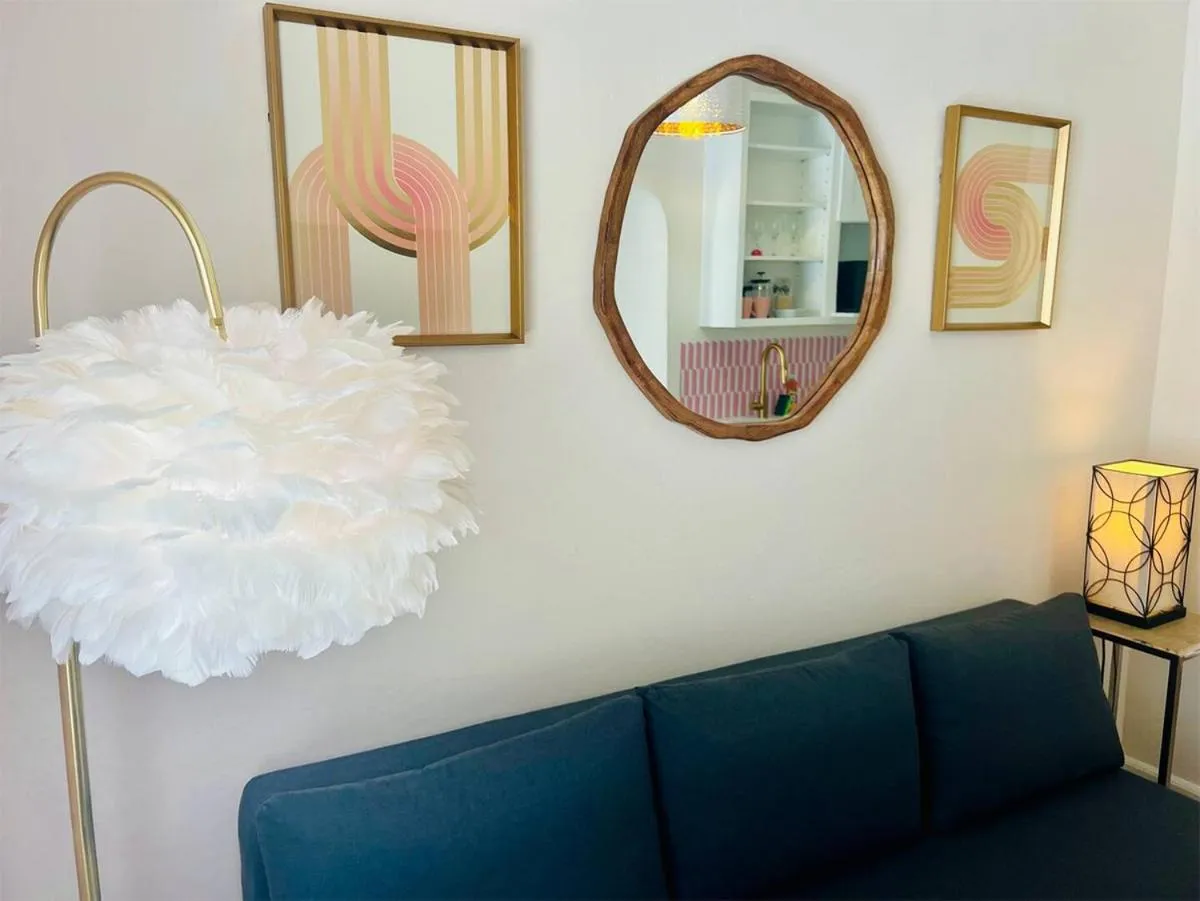 Decorative detail in Somerset Hotel