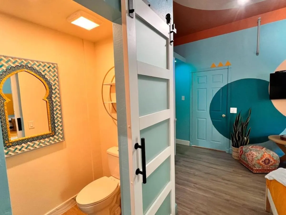 Toilet in Somerset Hotel