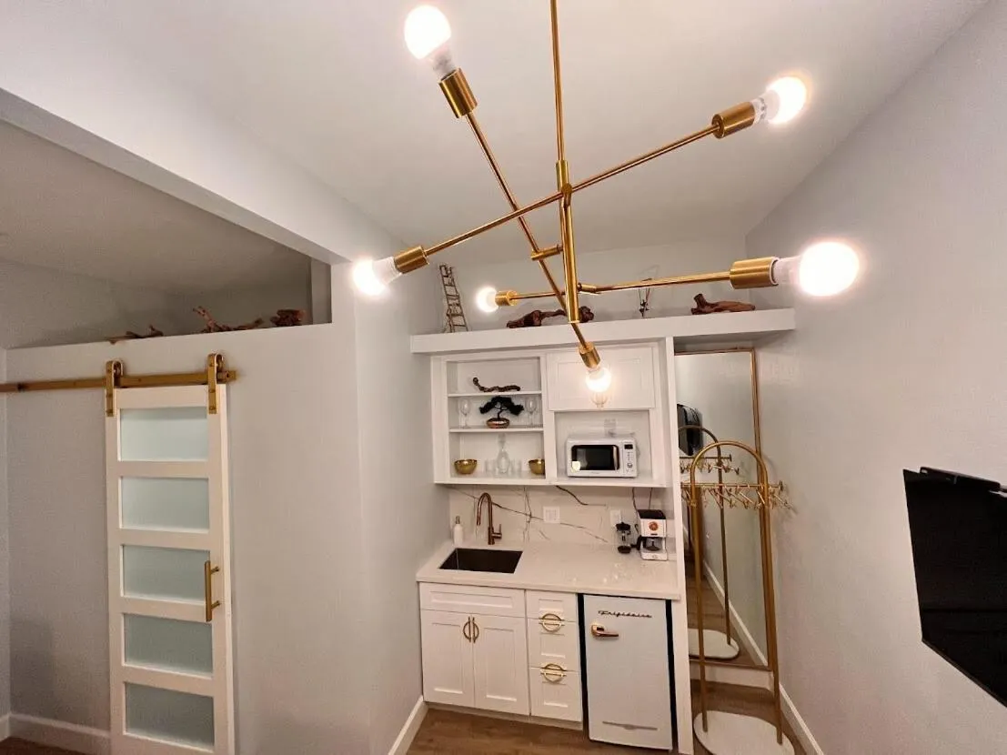 Kitchen or kitchenette in Somerset Hotel