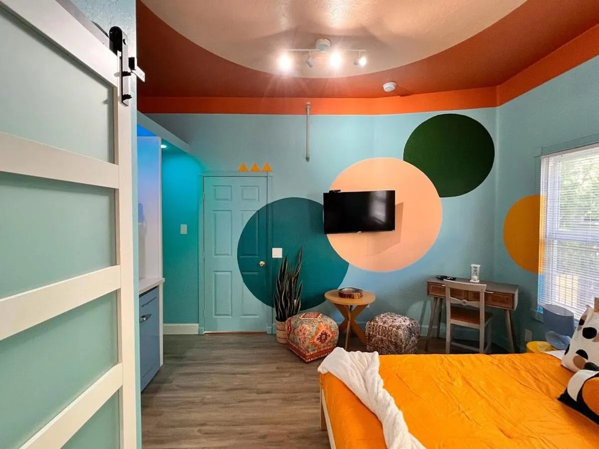 TV and multimedia in Somerset Hotel