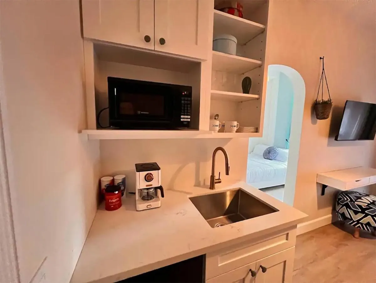 Coffee/tea facilities in Somerset Hotel