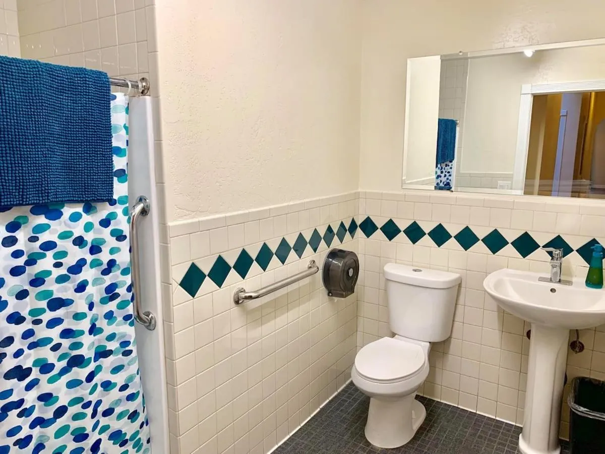 Shower in Somerset Hotel