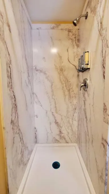 Shower in Somerset Hotel