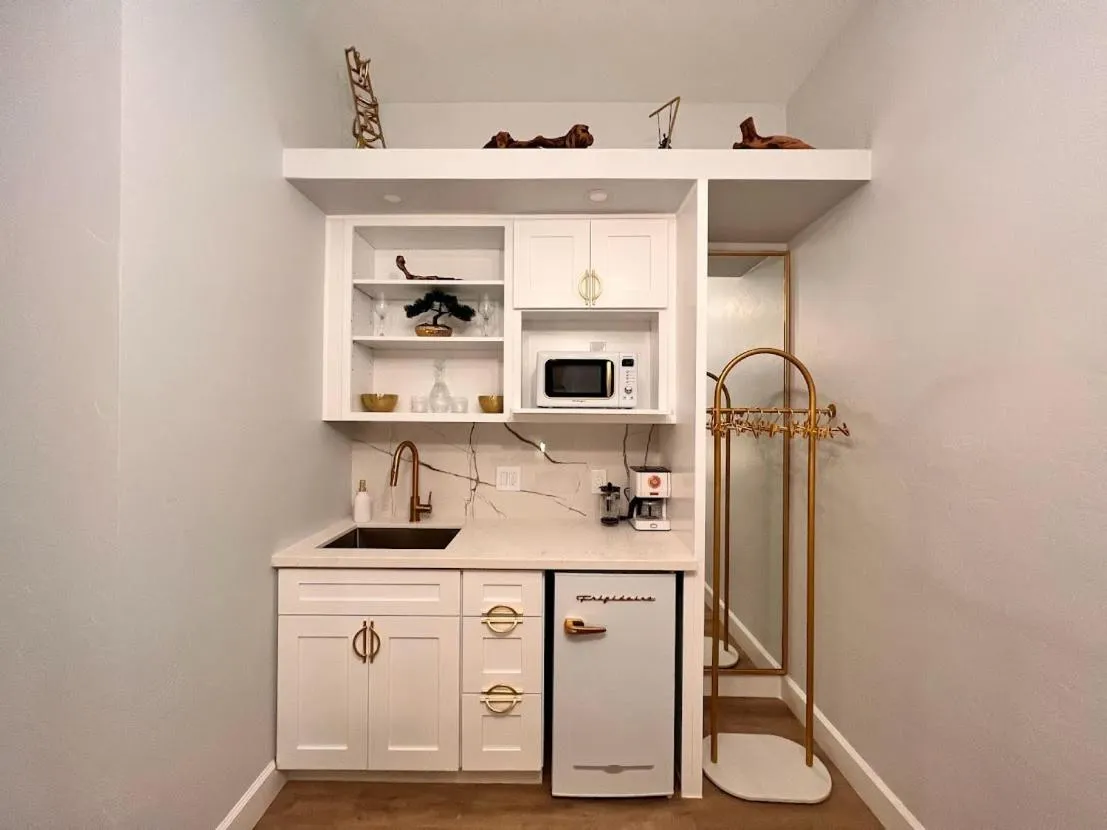 Kitchen or kitchenette in Somerset Hotel