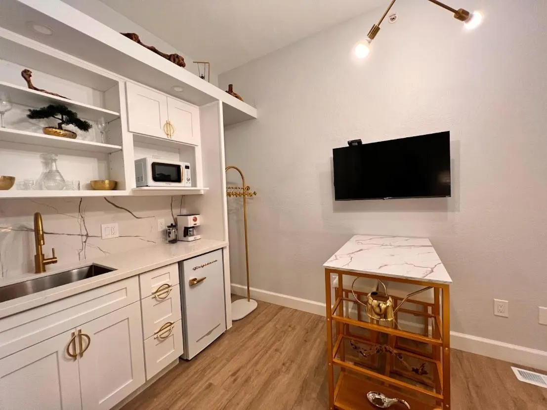 TV and multimedia in Somerset Hotel