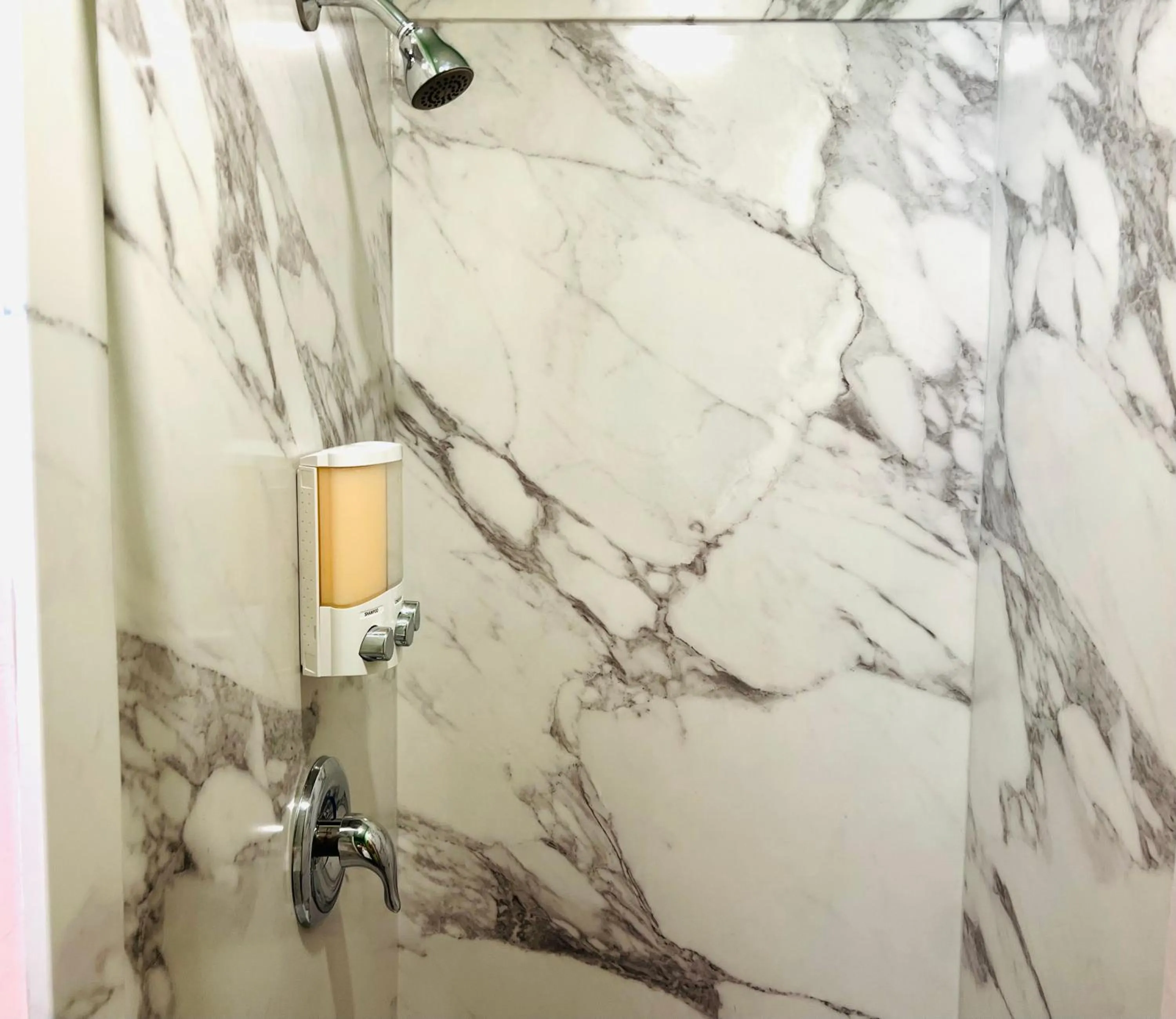 Shower in Somerset Hotel