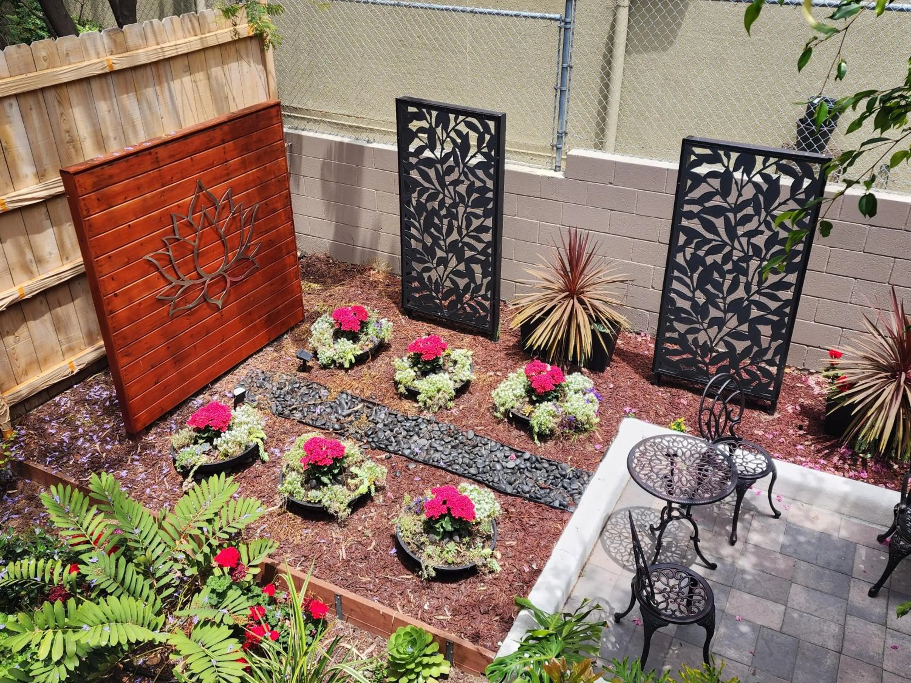 Garden in Somerset Hotel