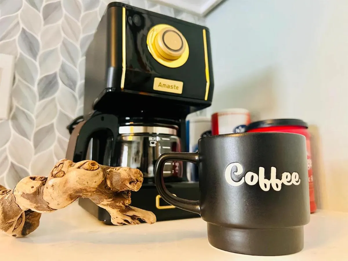 Coffee/tea facilities in Somerset Hotel