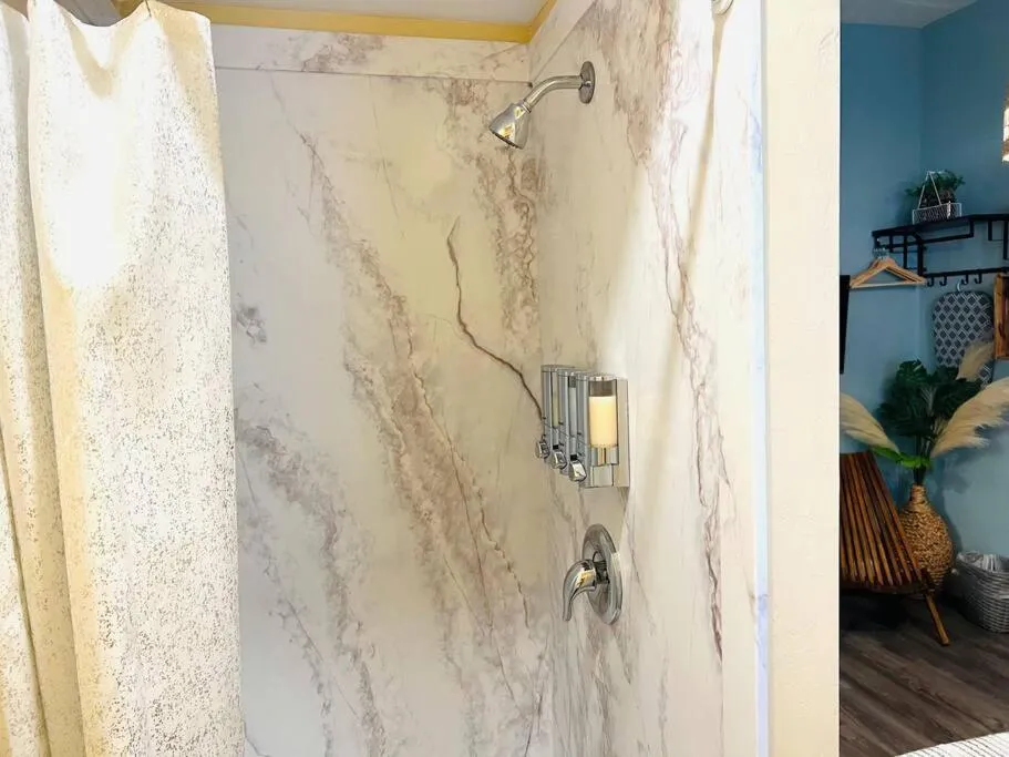 Shower in Somerset Hotel