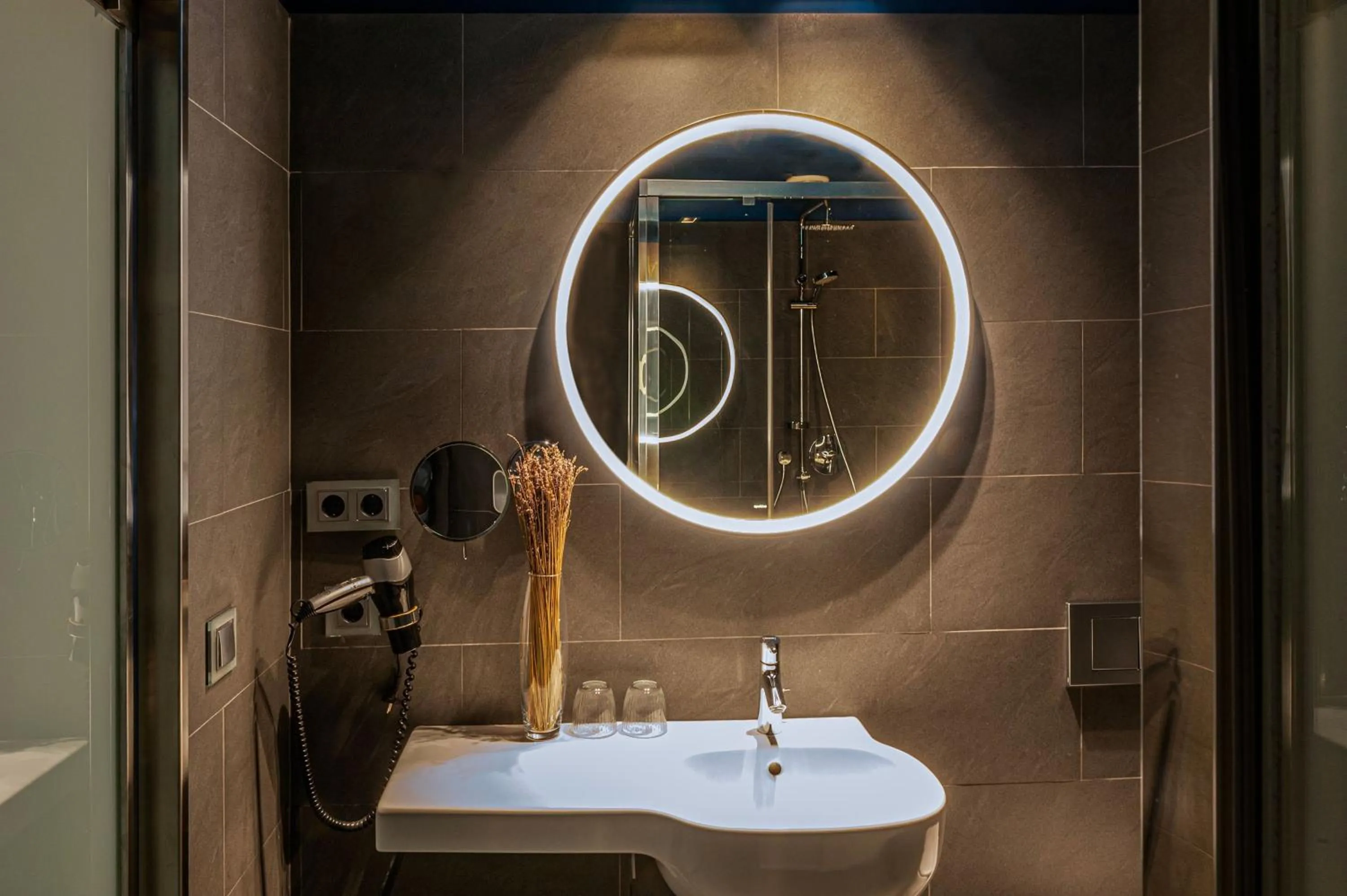 Photo of the whole room in Hotel Indigo Barcelona Plaza Espana by IHG