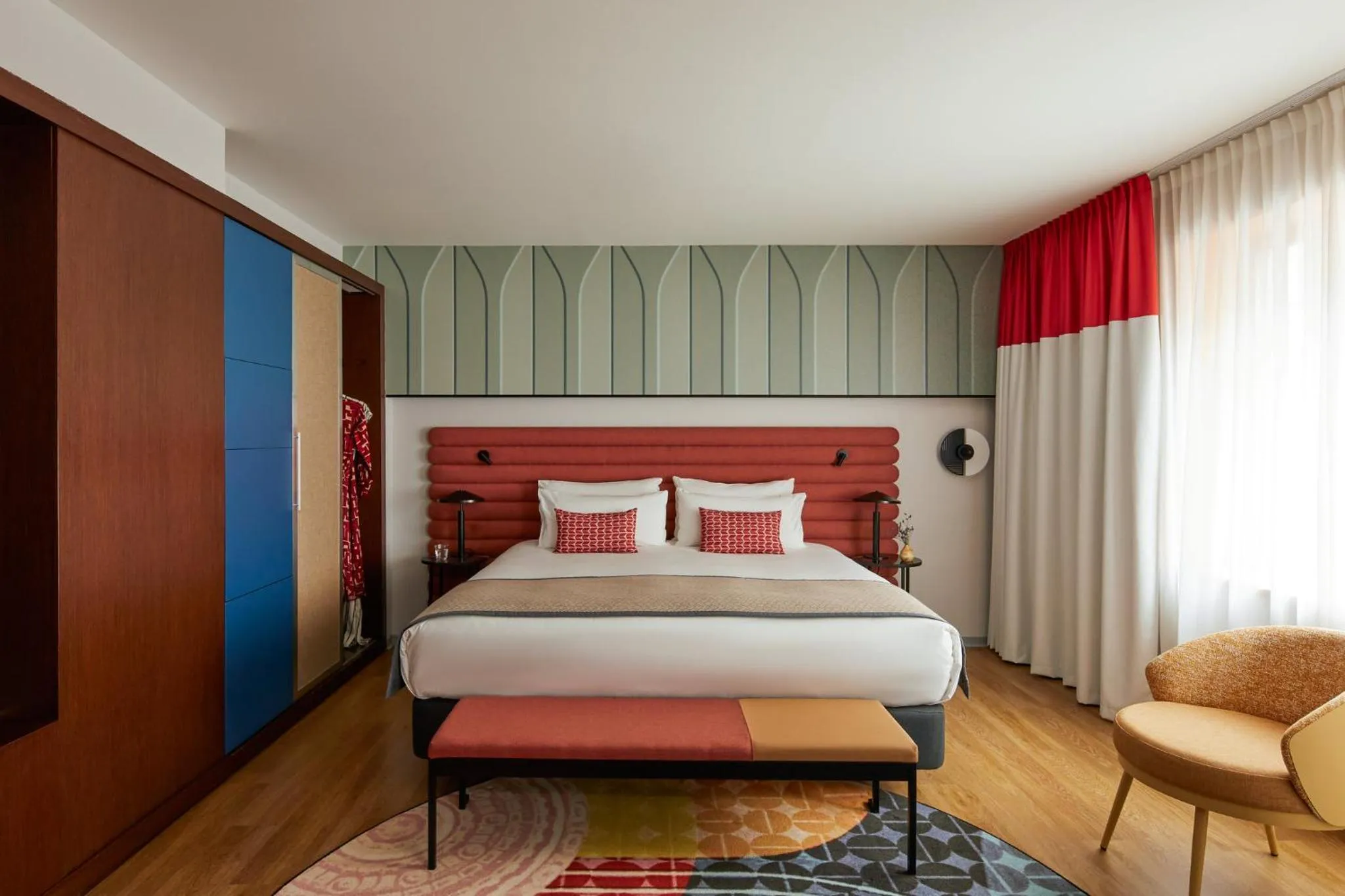 Photo of the whole room, Bed in Hotel Indigo Barcelona Plaza Espana by IHG