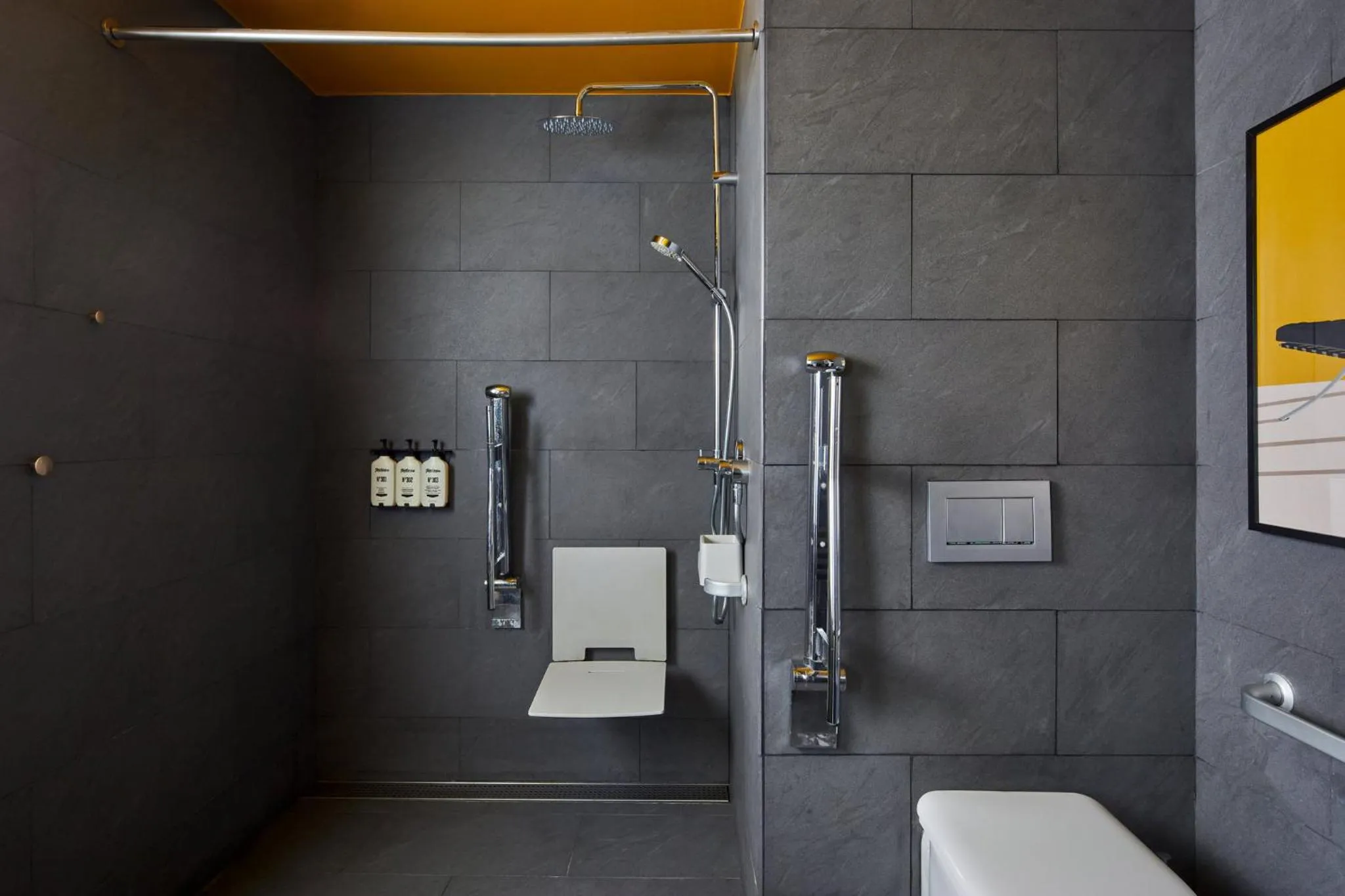 Photo of the whole room in Hotel Indigo Barcelona Plaza Espana by IHG