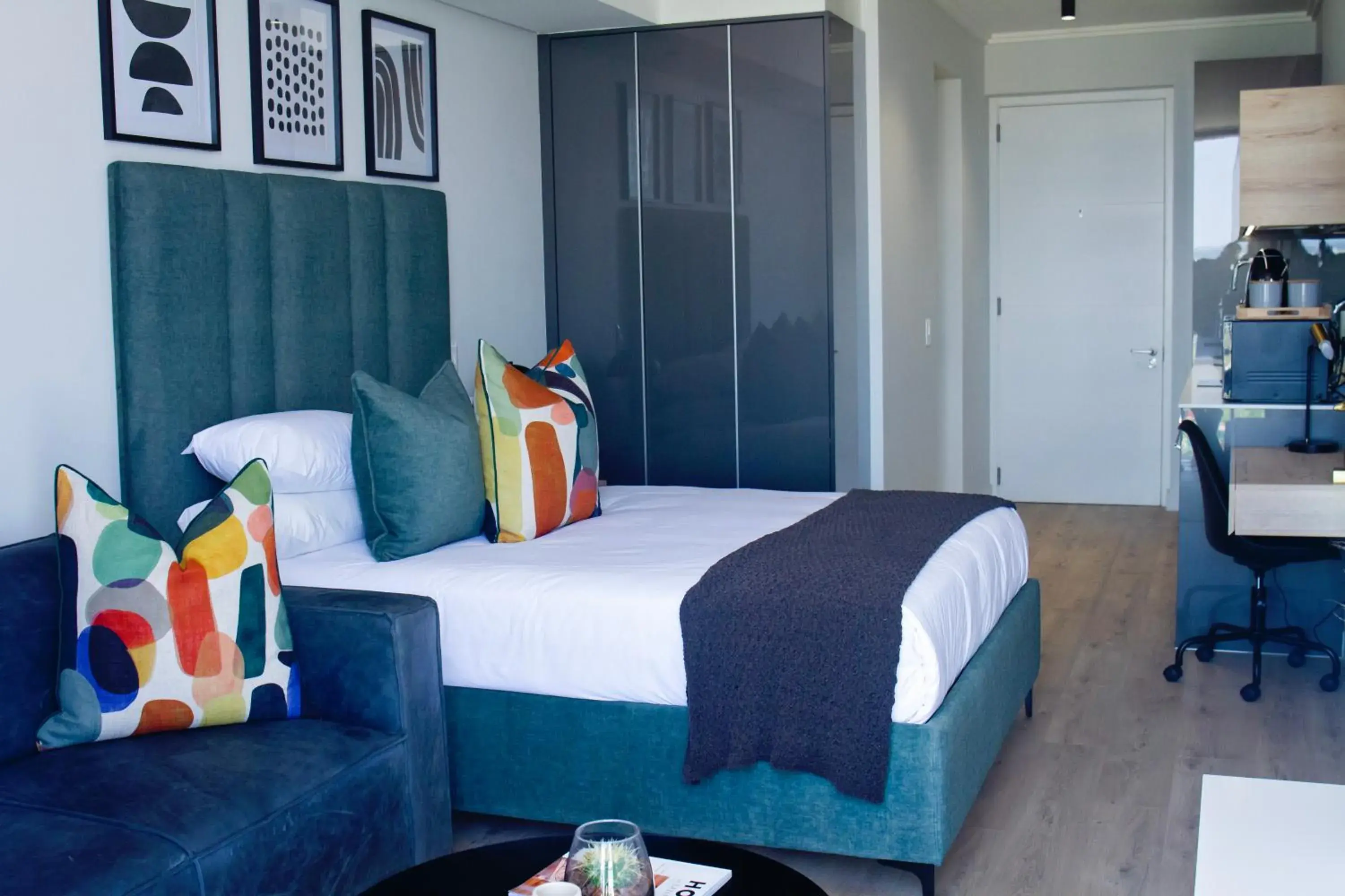 Studio with Balcony in Executive Apartment at Ellipse Waterfall Studio with Balcony in Executive Apartment at Ellipse Waterfall