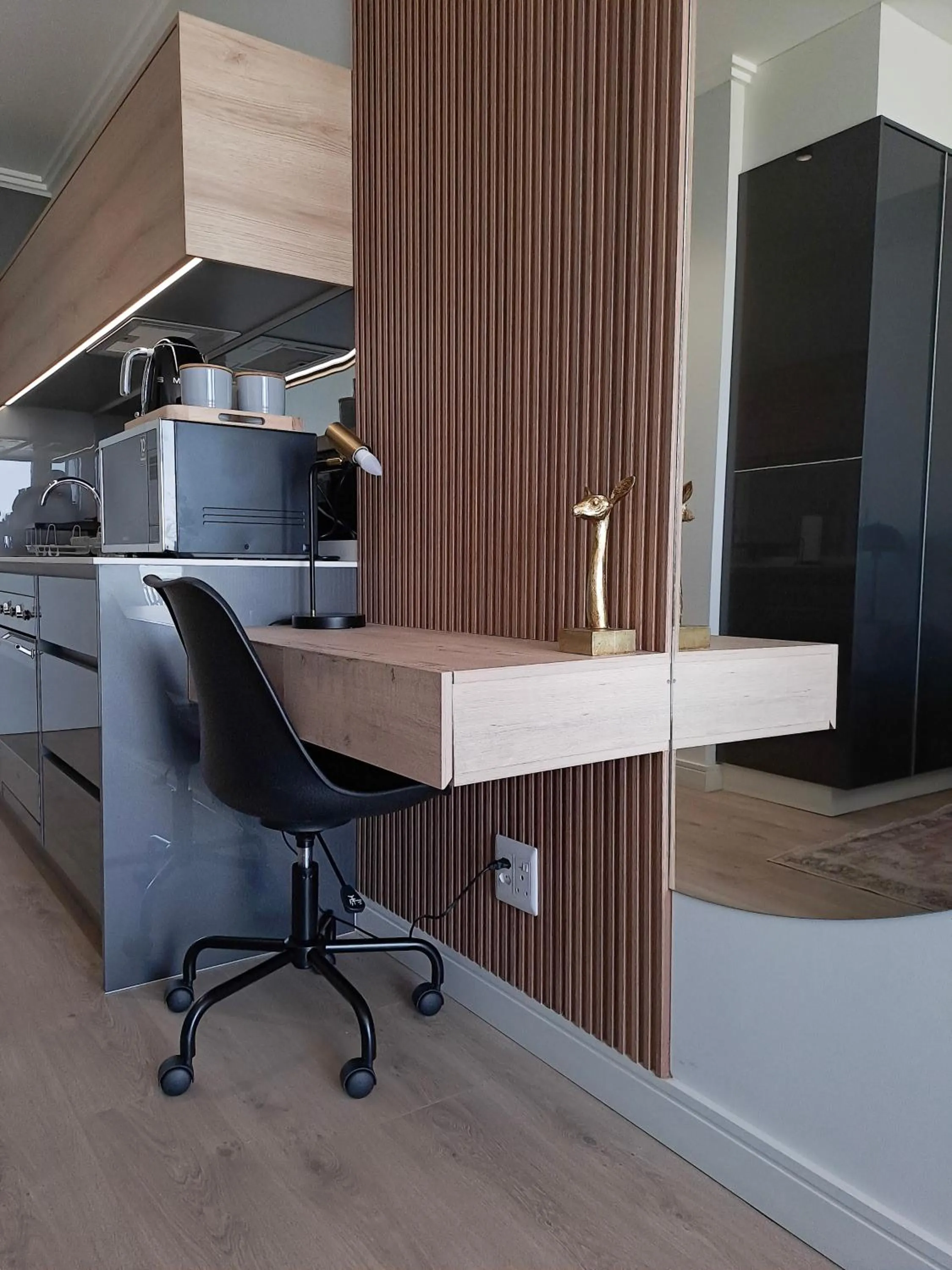 hair dresser in Executive Apartment at Ellipse Waterfall