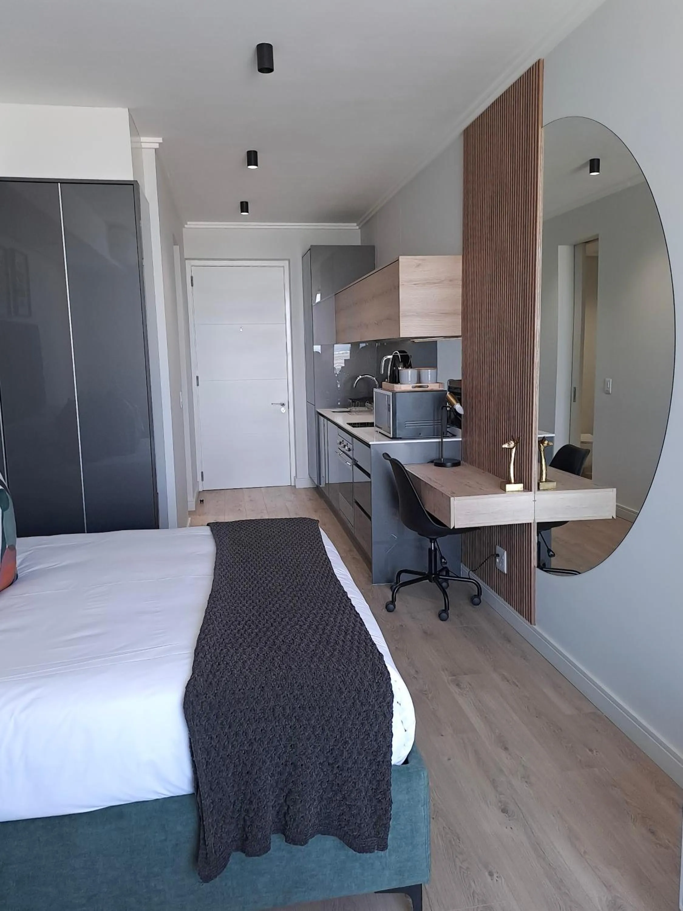 hair dresser, Bed in Executive Apartment at Ellipse Waterfall