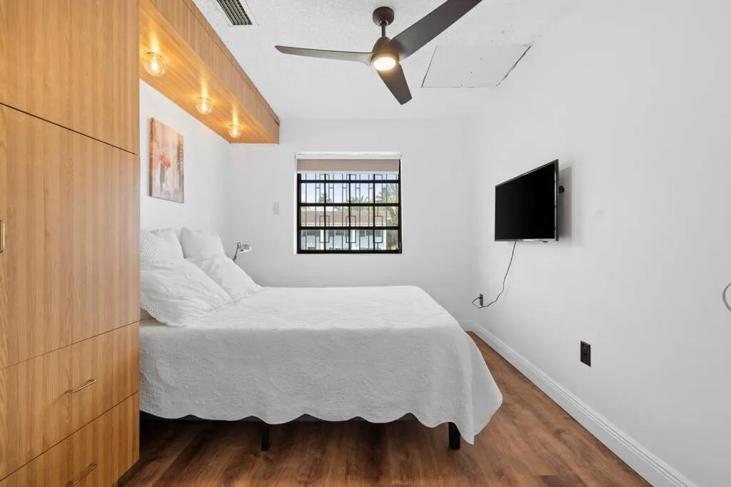 Bed in Little Havana Retreat - Newly remodeled Villa by Loan Depot Stadium!