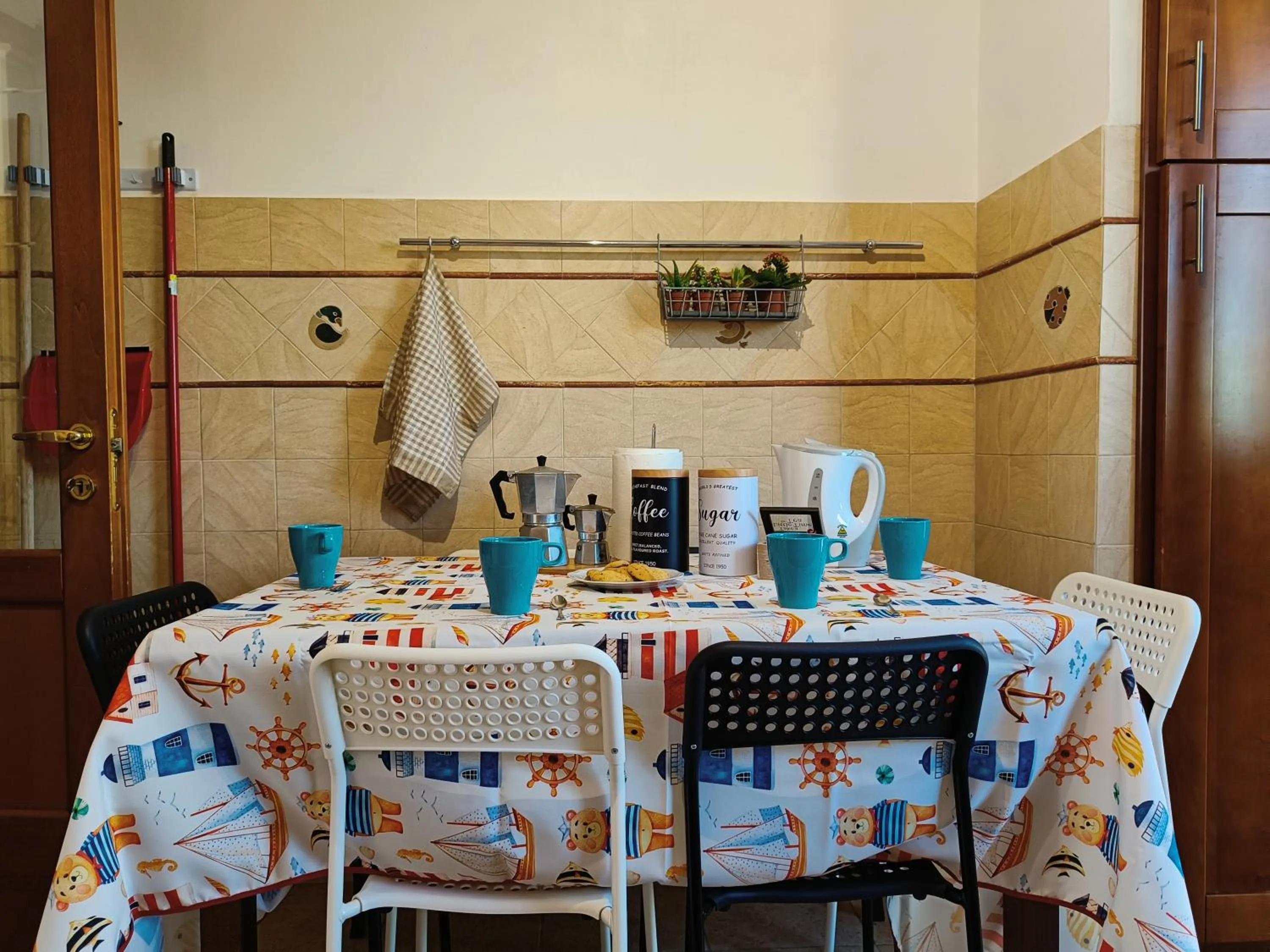 Coffee/tea facilities in Avellini - Delightful and Spacious Apartment with terrace - near Metro A Cornelia
