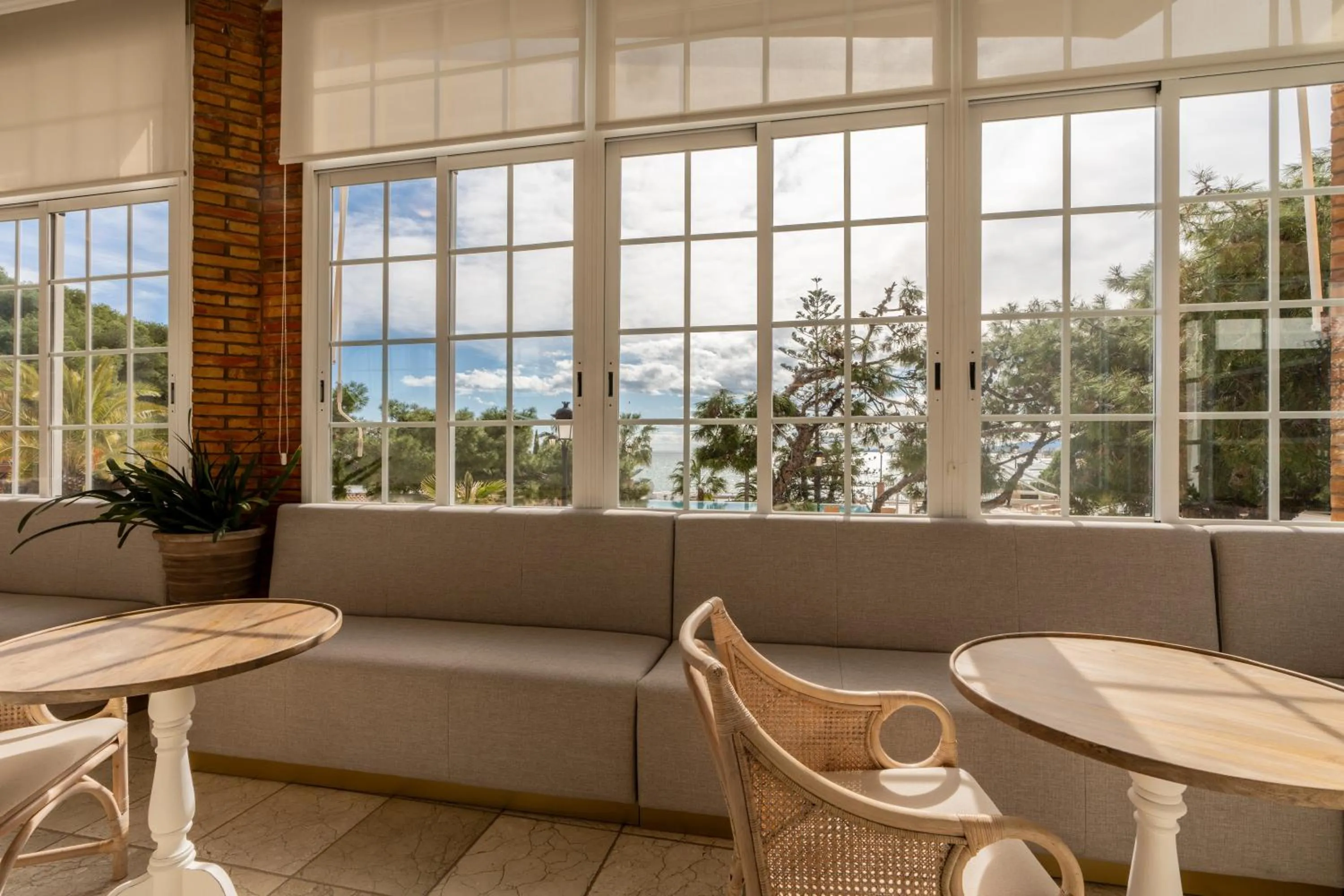 Lounge or bar in PALASIET Wellness Clinic&Thalasso 4 SUP