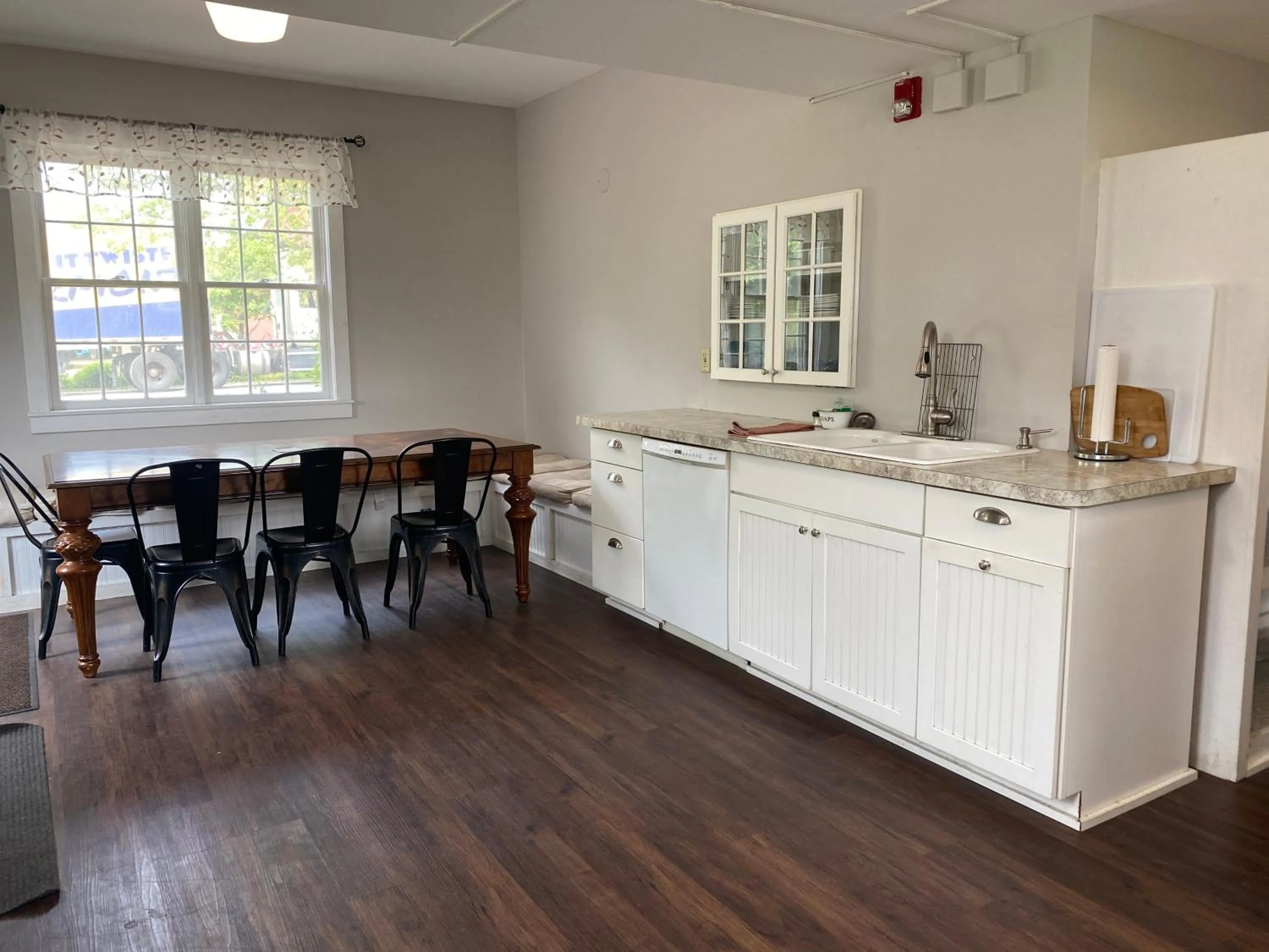Kitchen or kitchenette in The Wildflower Inn