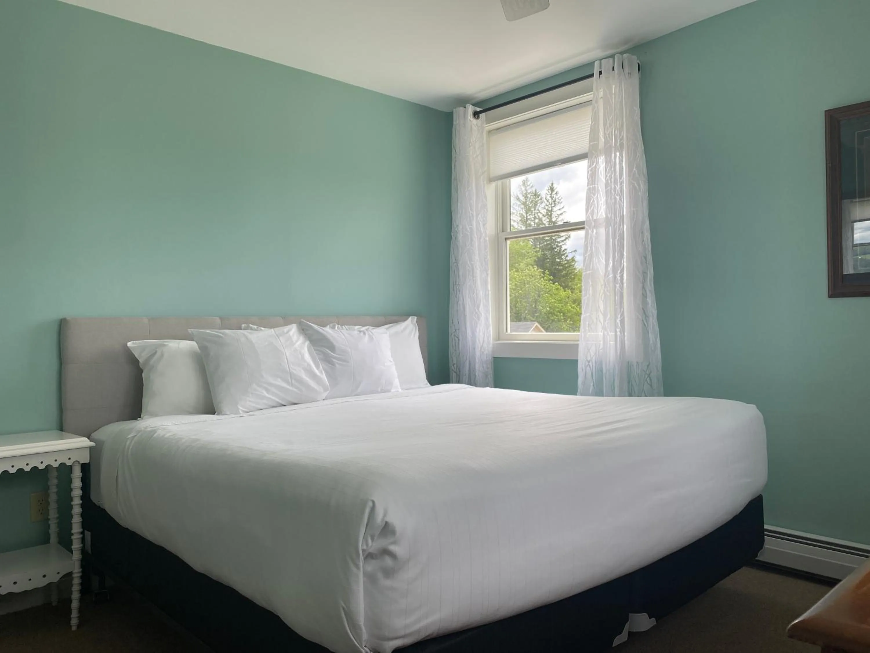 Bedroom, Bed in The Wildflower Inn