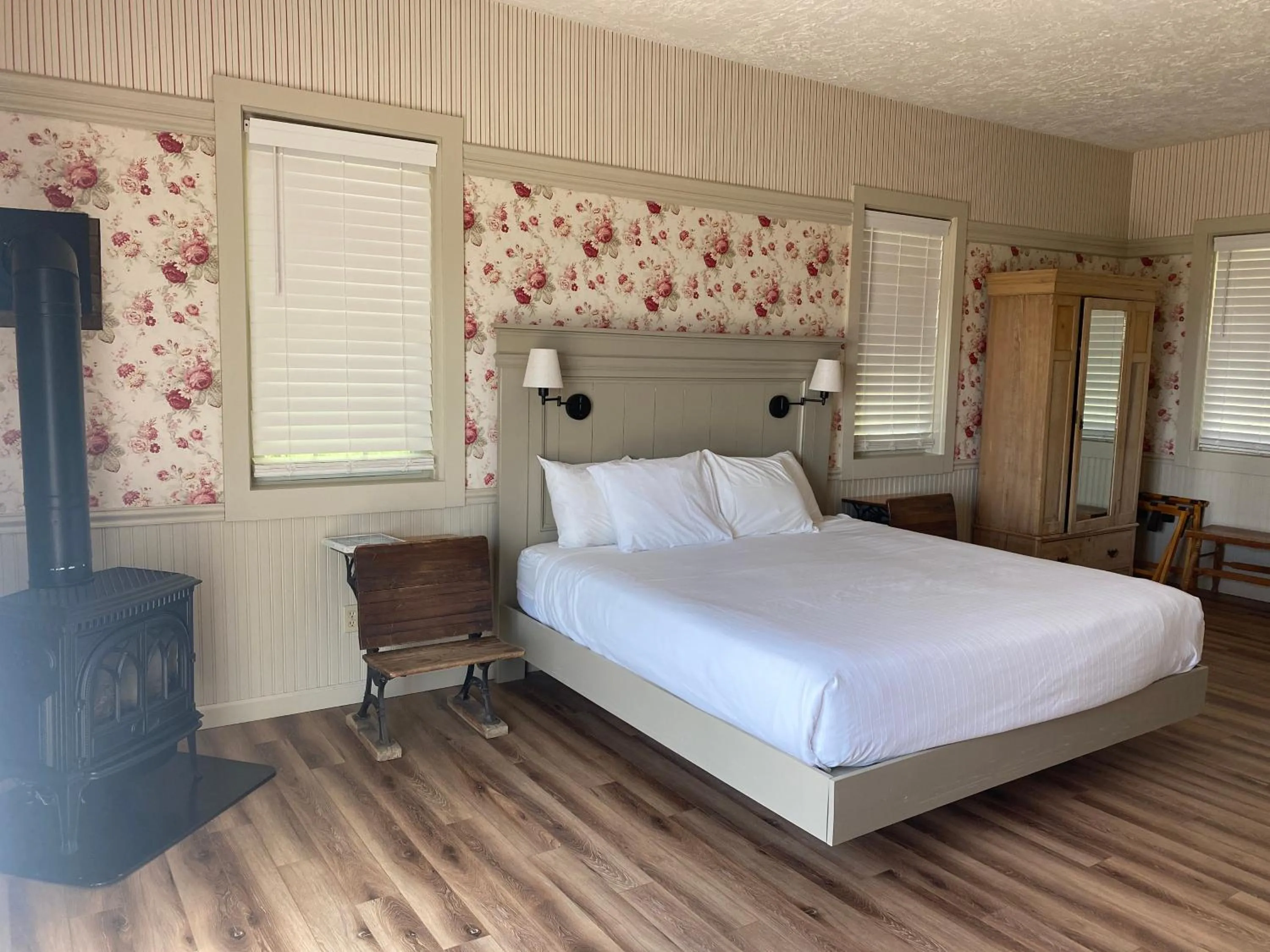 Bedroom, Bed in The Wildflower Inn