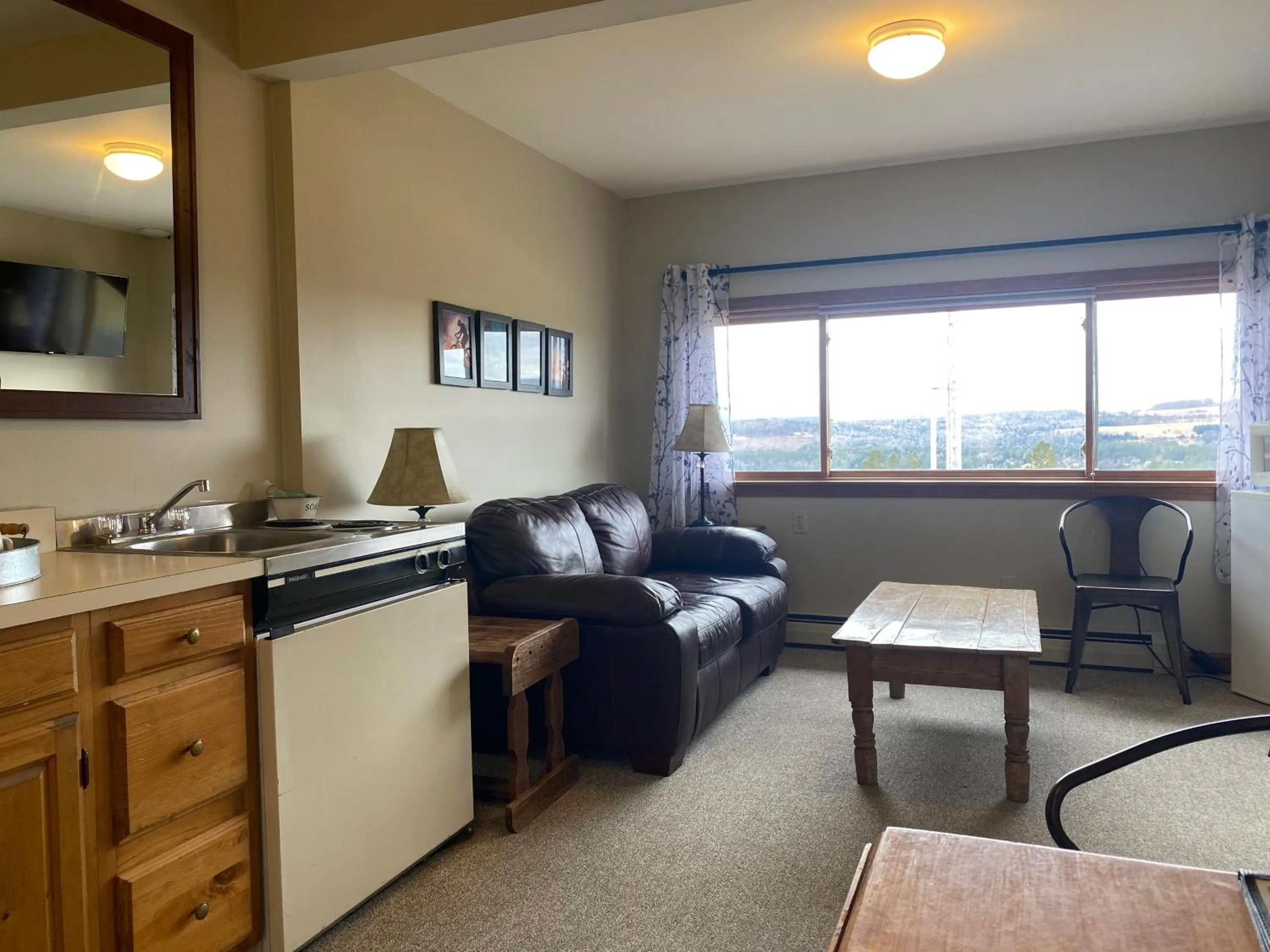 Kitchen or kitchenette in The Wildflower Inn