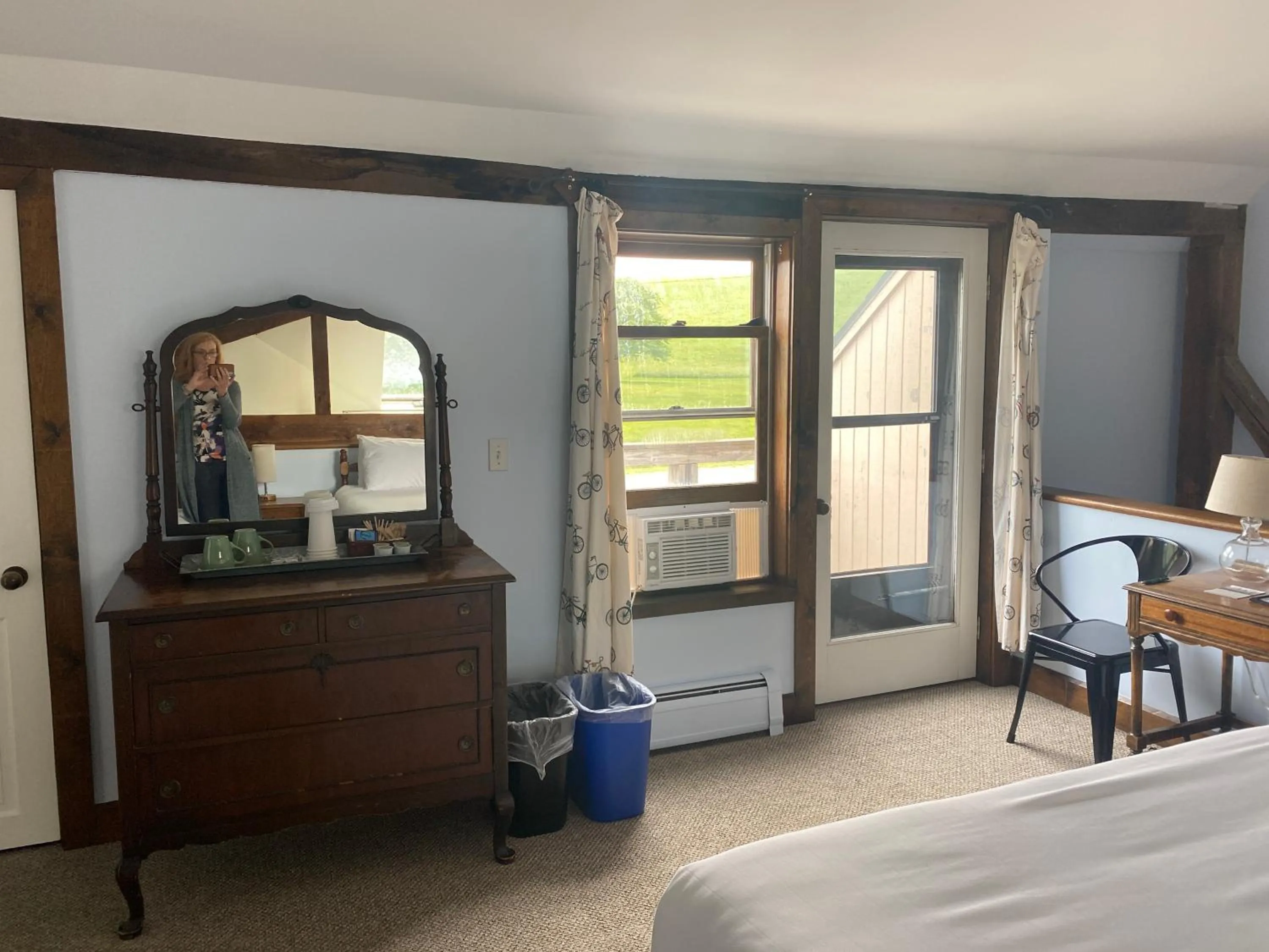 hair dresser, Bed in The Wildflower Inn