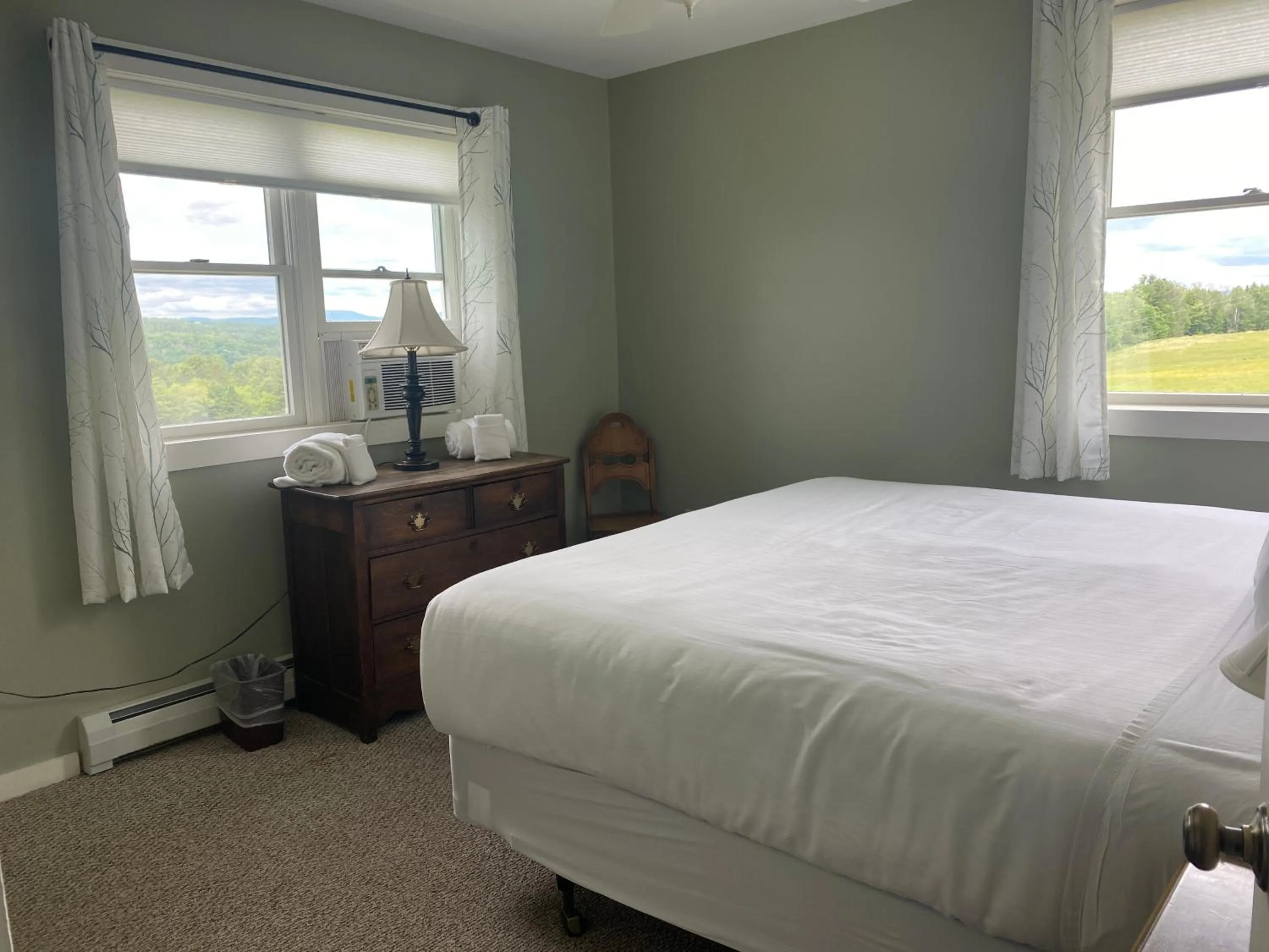 Bedroom, Bed in The Wildflower Inn