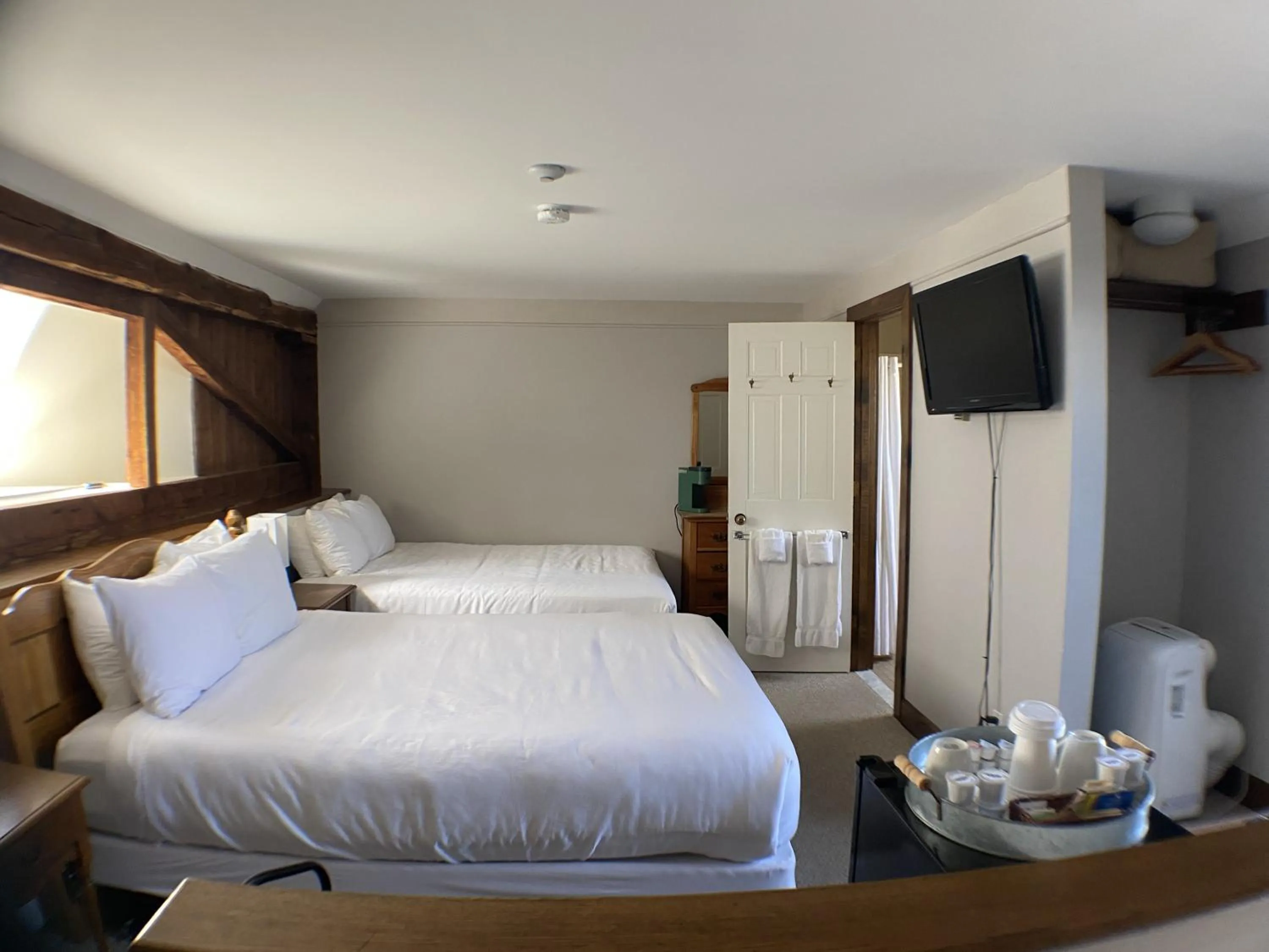 Photo of the whole room, Bed in The Wildflower Inn