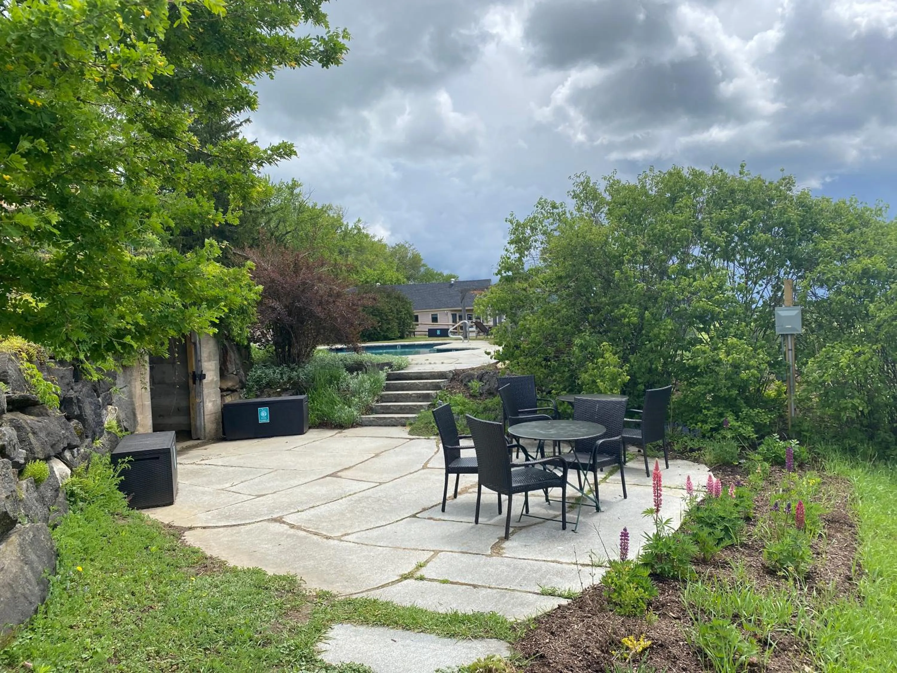Swimming pool in The Wildflower Inn