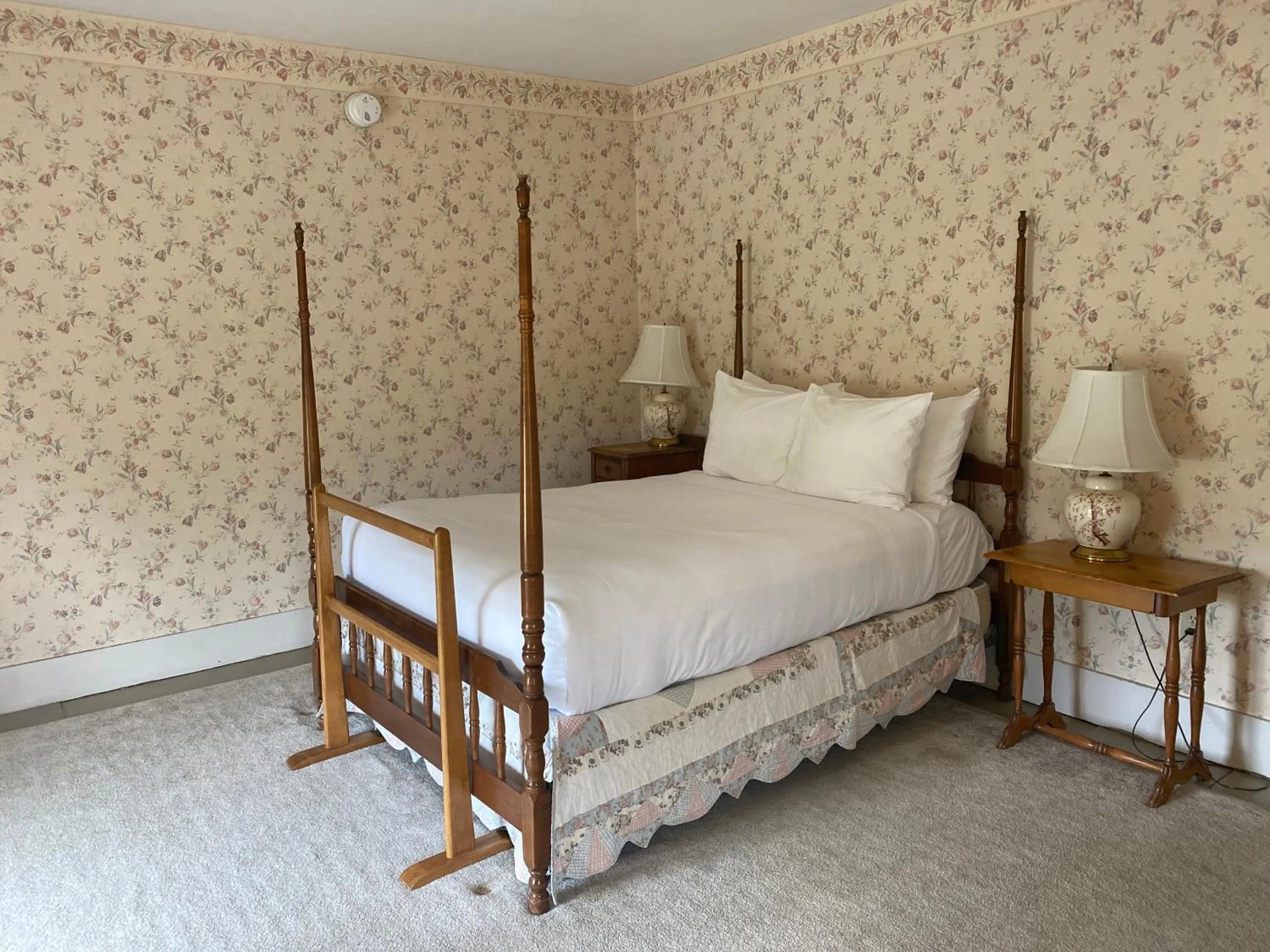 Bedroom, Bed in The Wildflower Inn