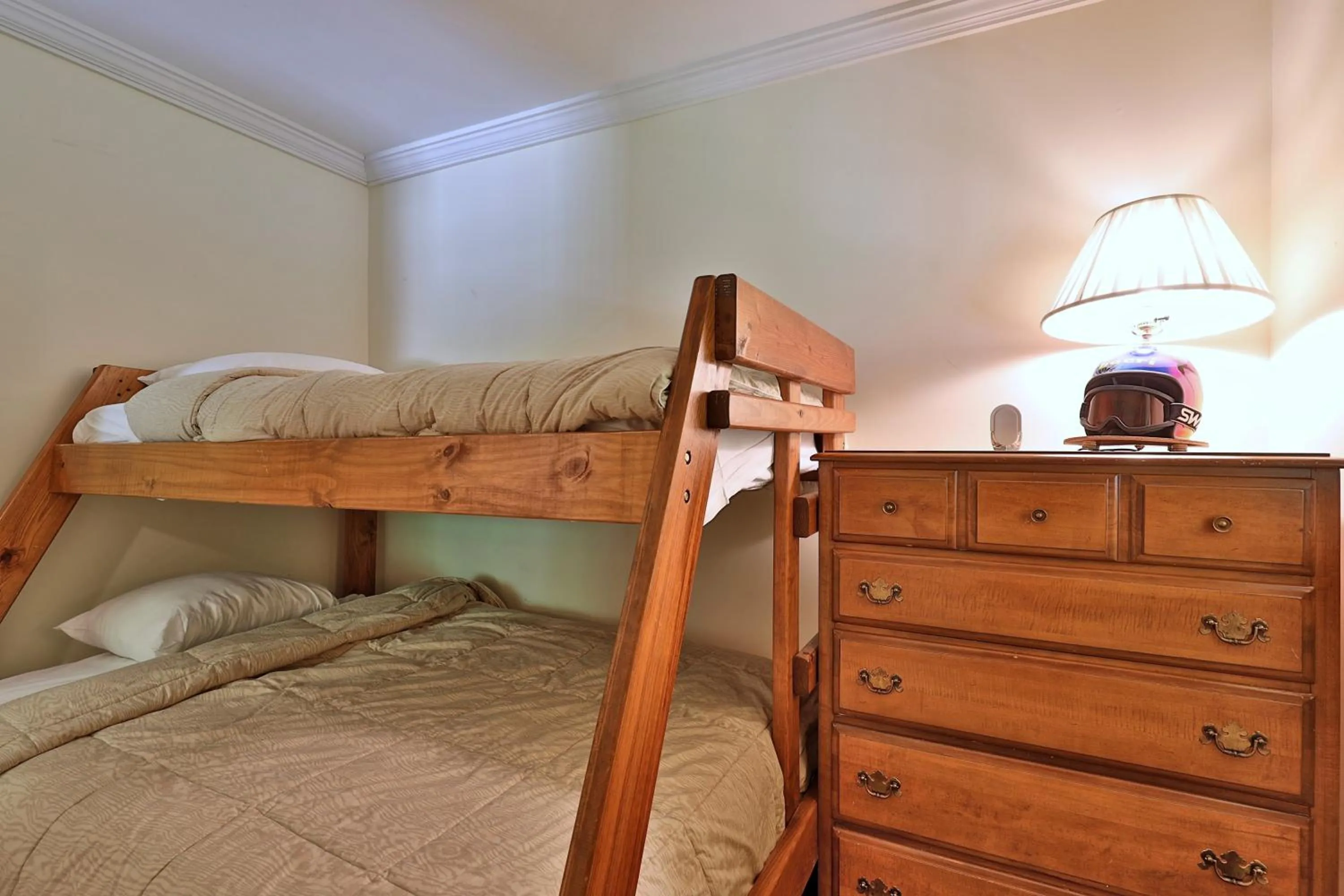 Bed in Tanglewood Chalet- 4 BR 4 BA Family Home in Killington, Perfect for Groups home