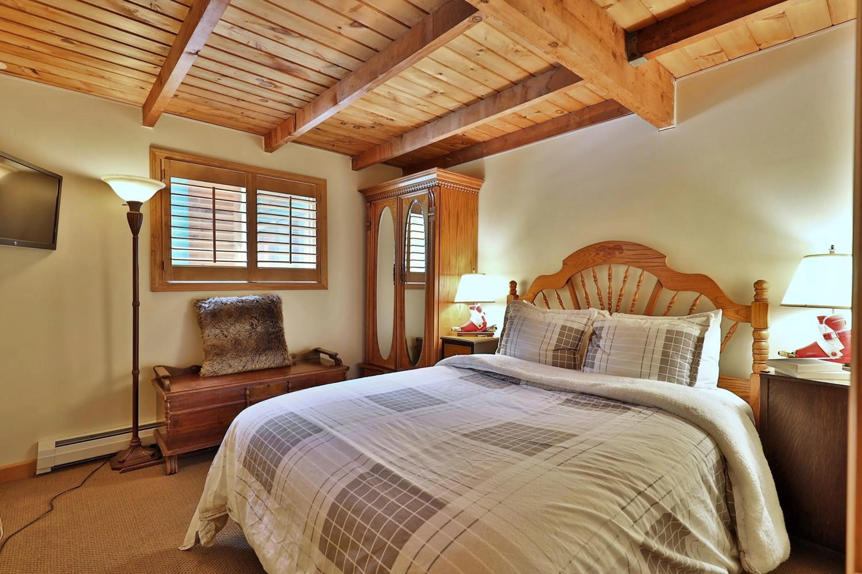 Bed in Tanglewood Chalet- 4 BR 4 BA Family Home in Killington, Perfect for Groups home