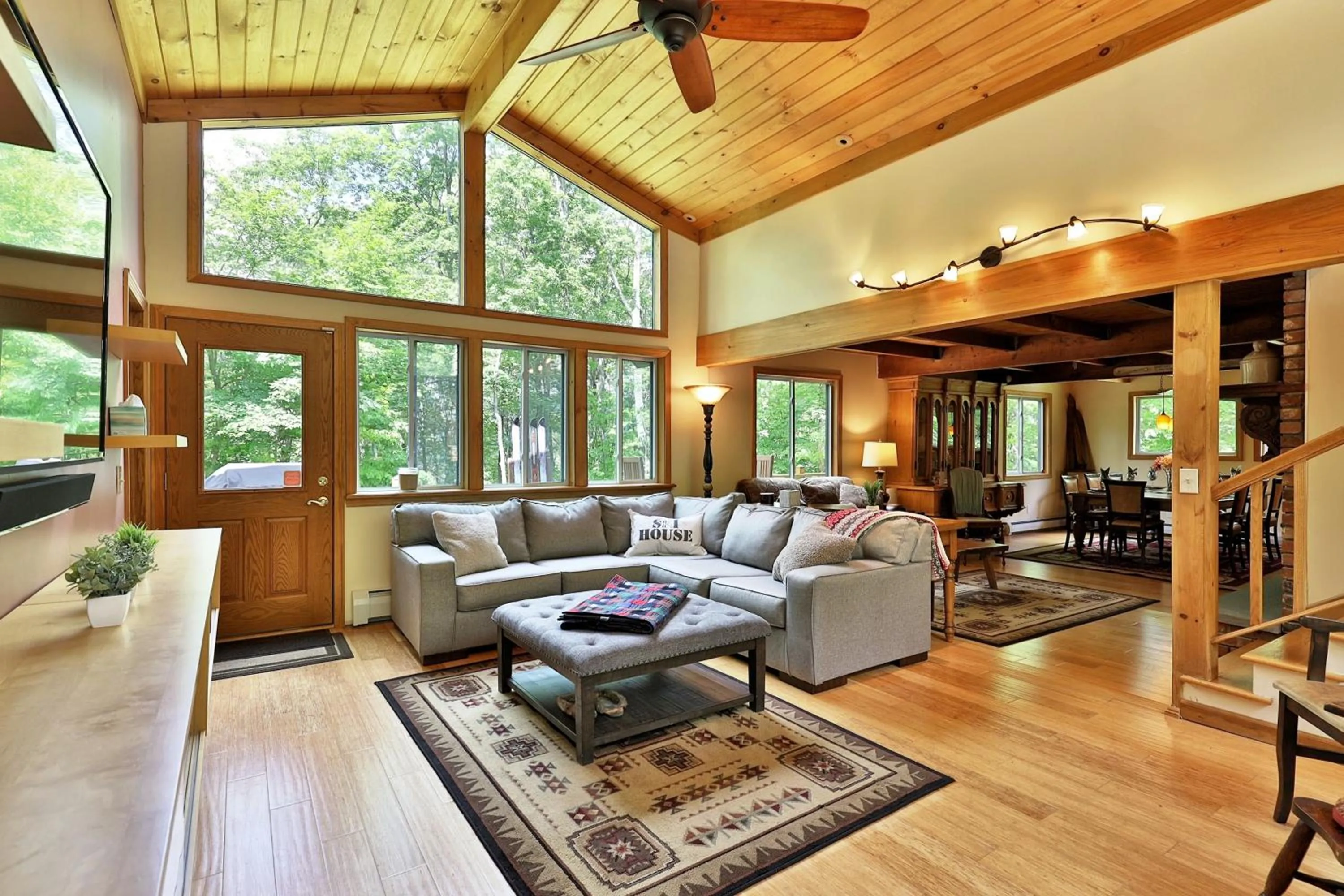 Tanglewood Chalet- 4 BR 4 BA Family Home in Killington, Perfect for Groups home