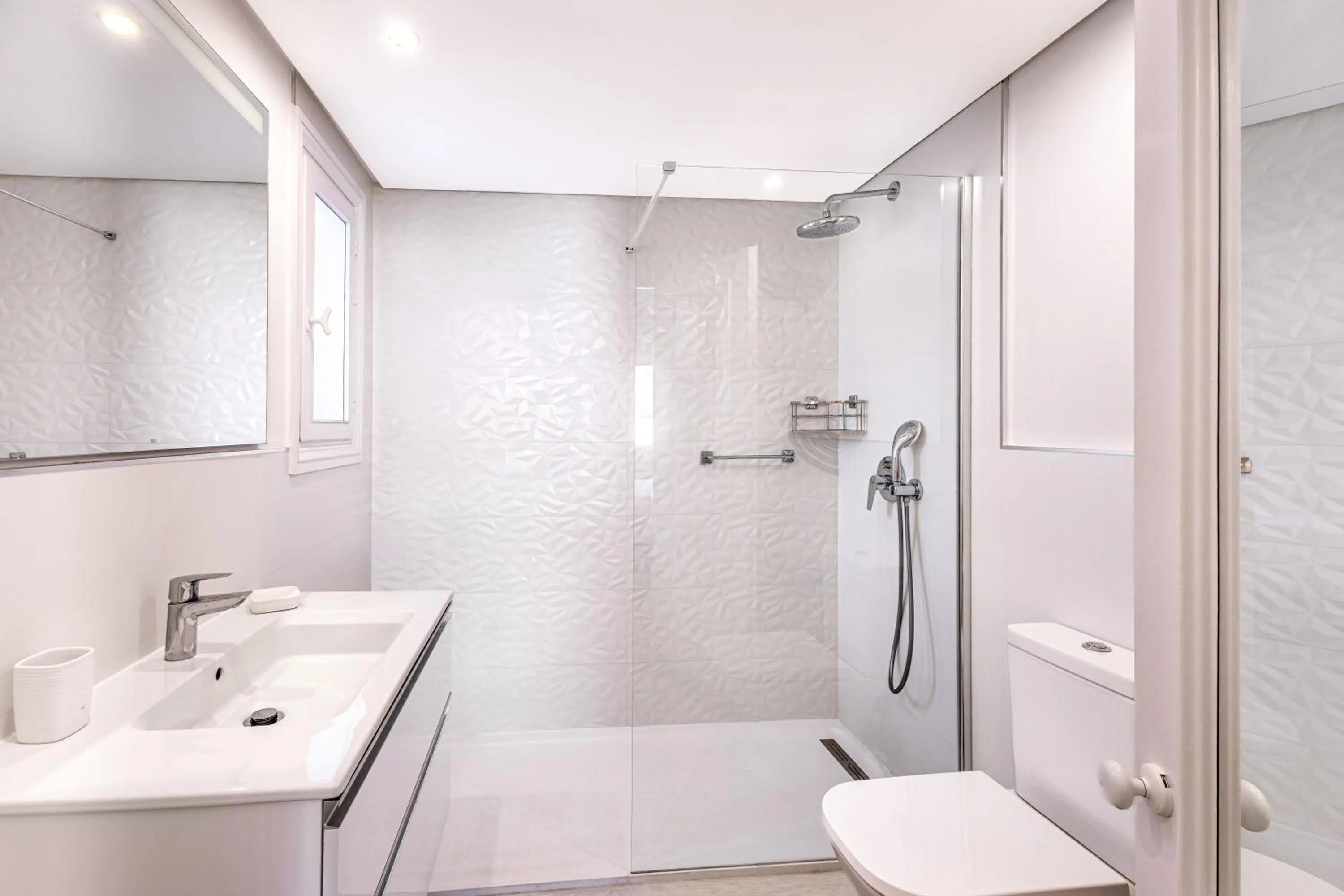 Shower in Jardines de las Golondrinas