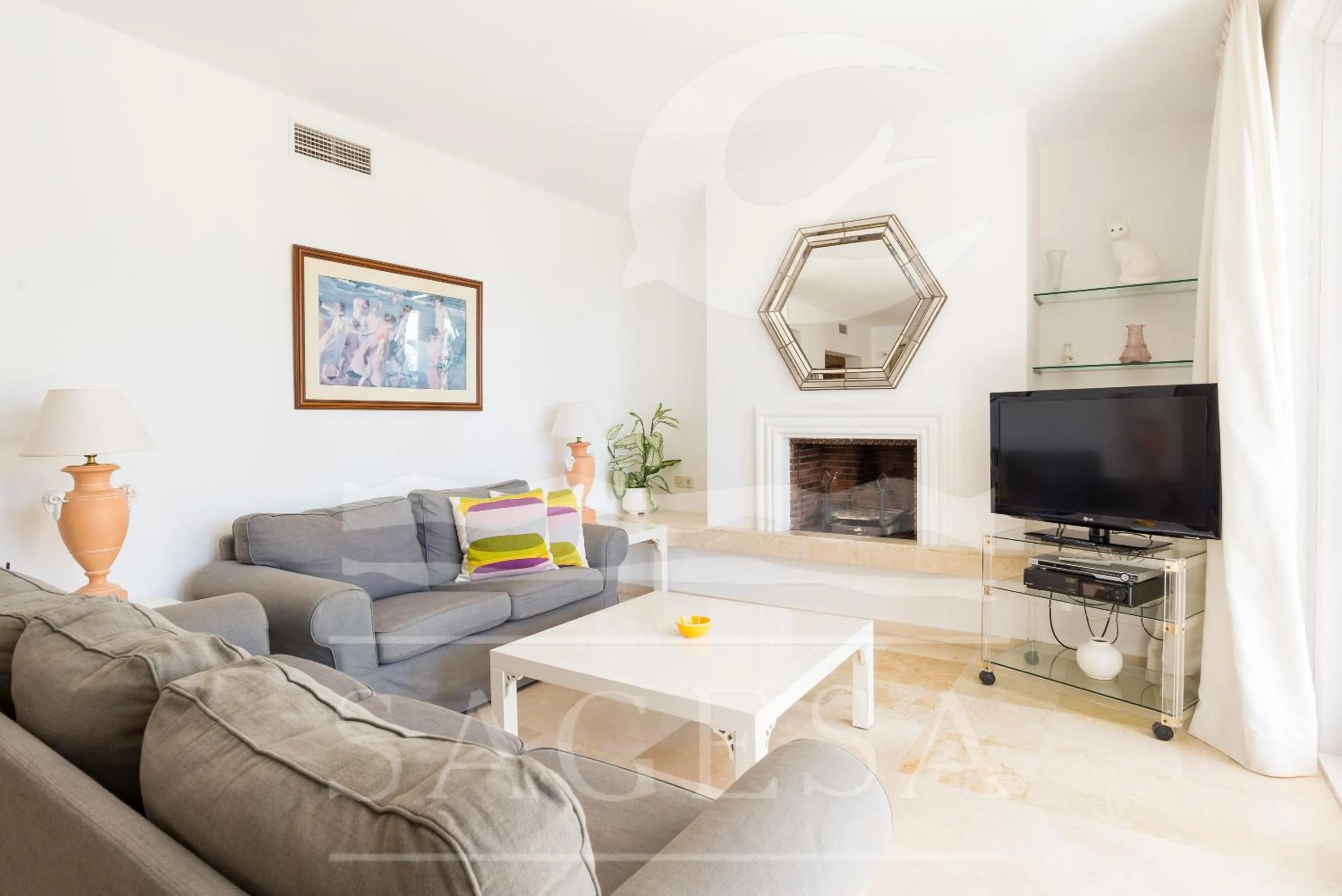 TV and multimedia in Jardines de las Golondrinas