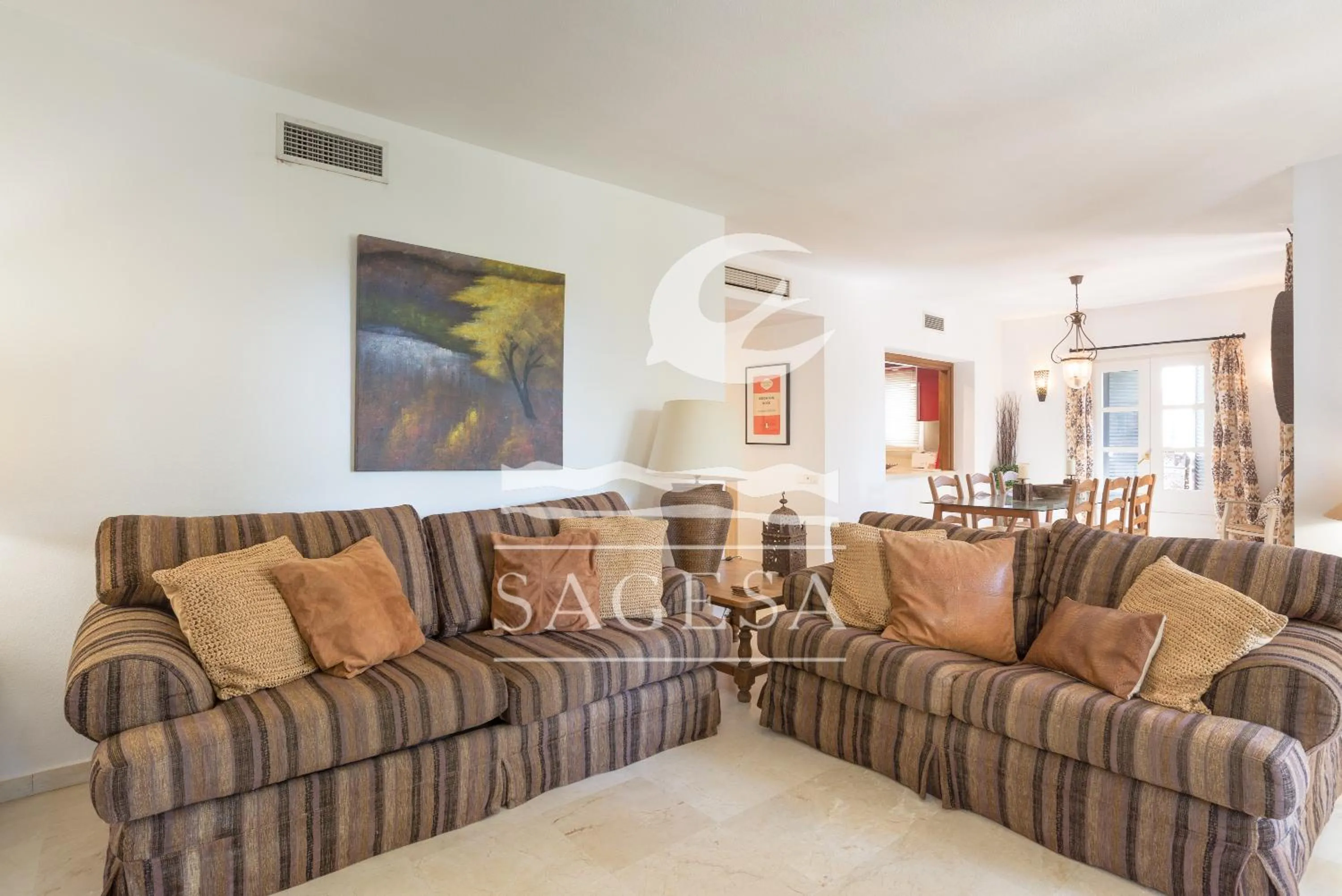 Seating area in Jardines de las Golondrinas