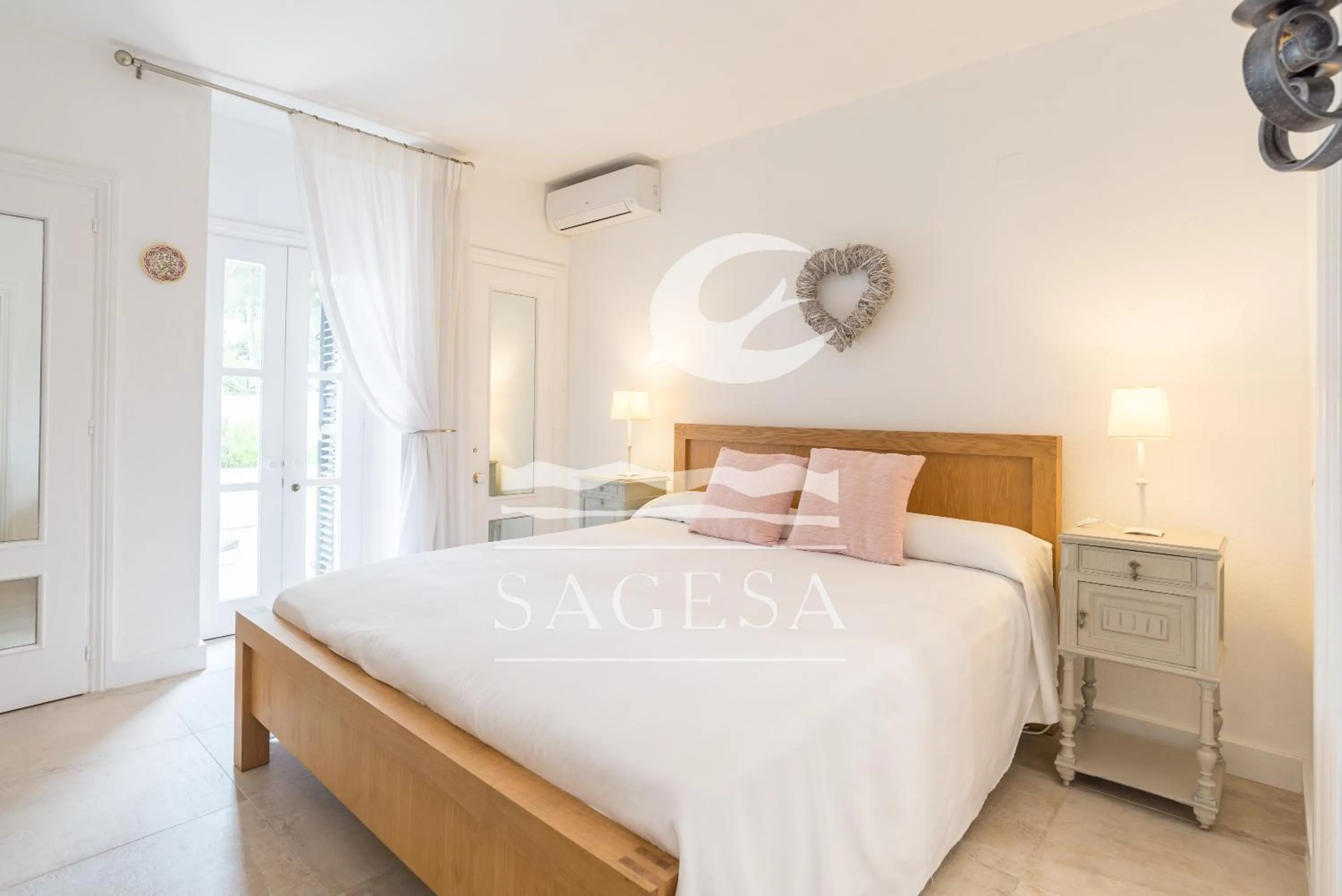 air conditioner, Bed in Jardines de las Golondrinas