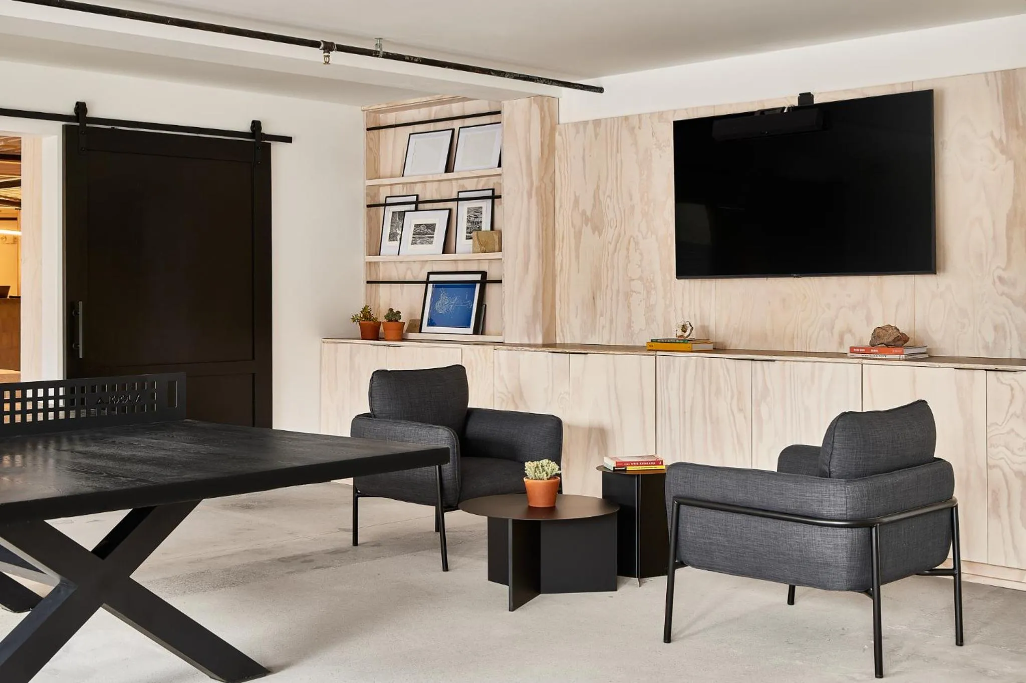 Communal lounge/ TV room in Field Station Moab