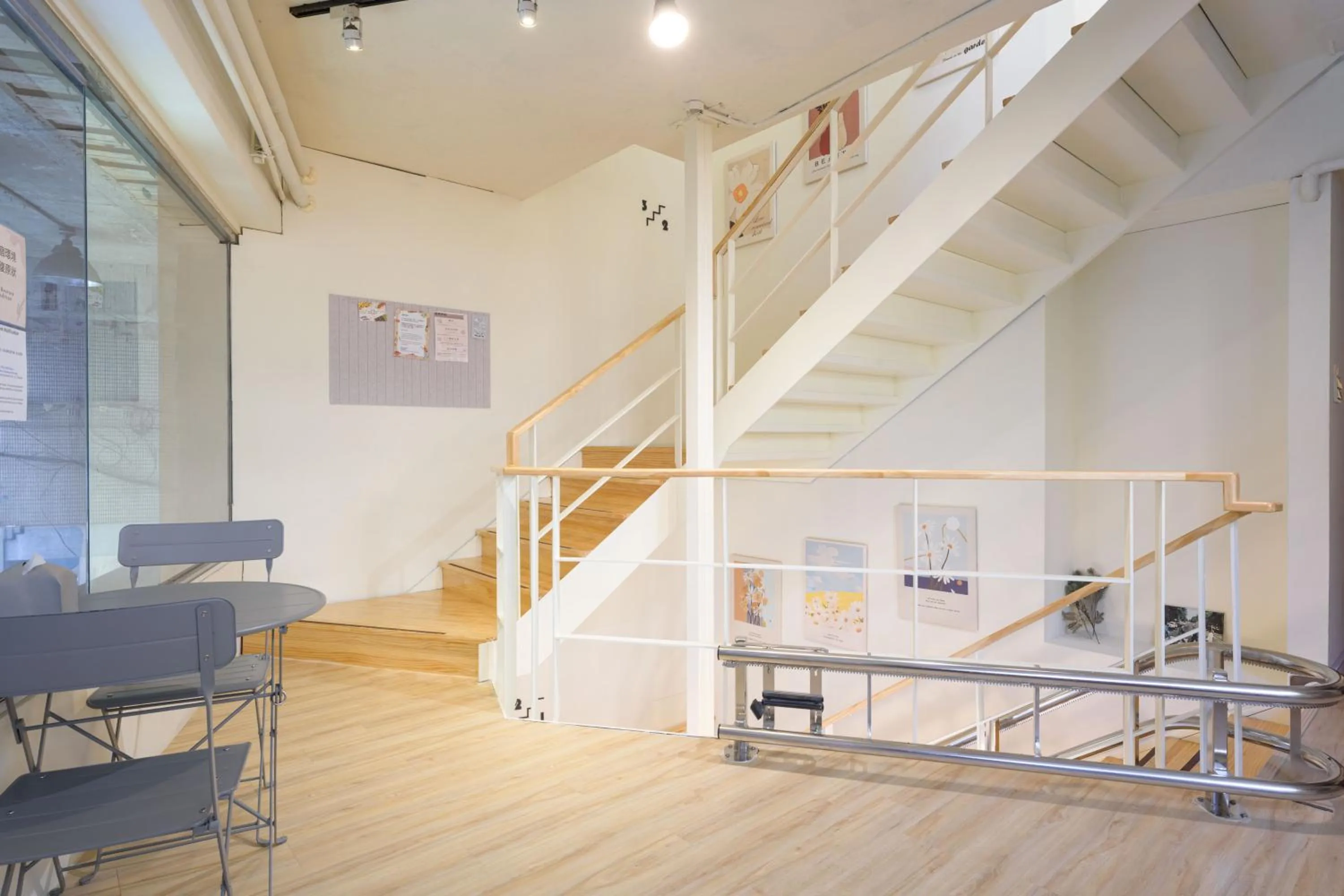 Seating area in Work Inn 101 慕誠青年旅館