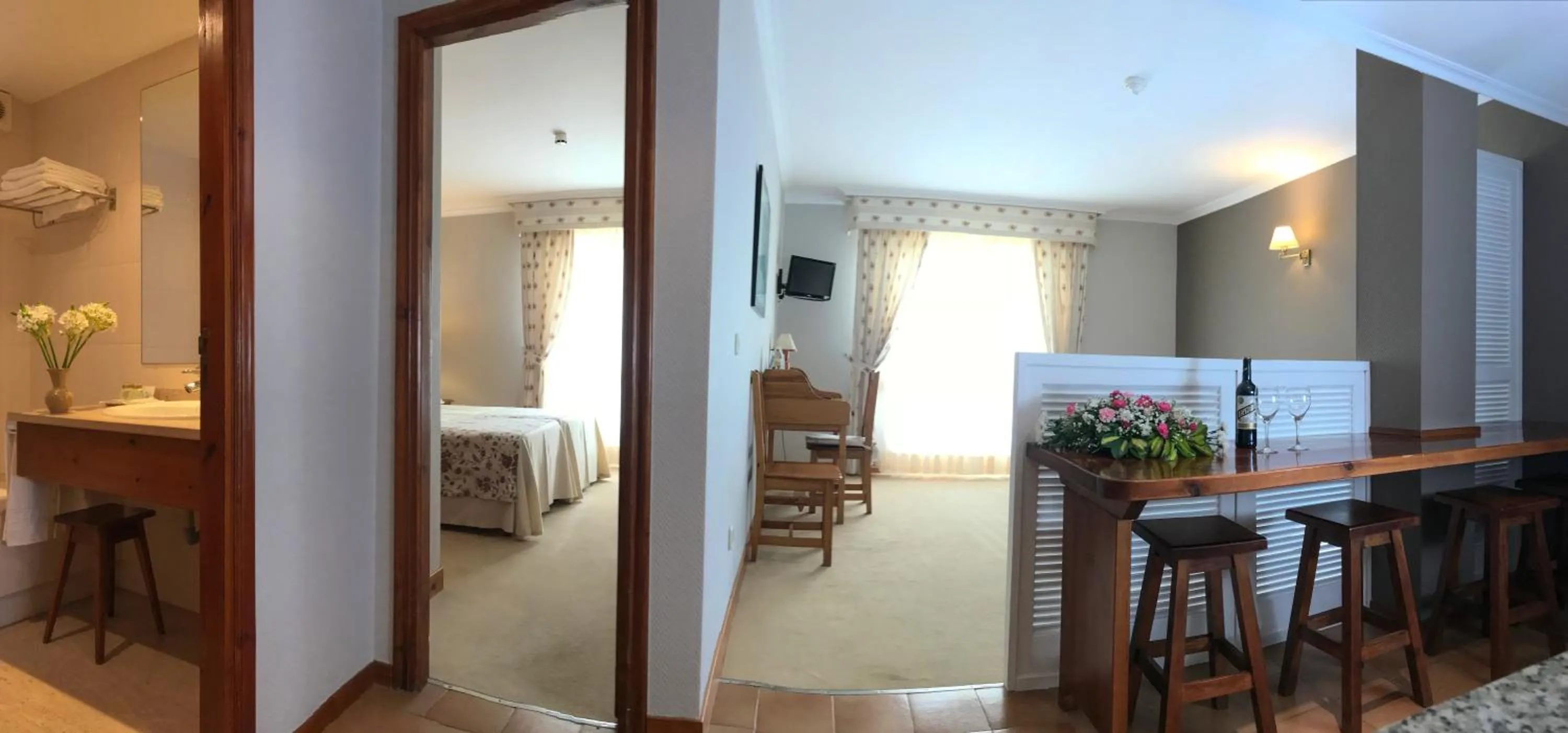 Bedroom, Bed in Hotel Spa Bosque Mar