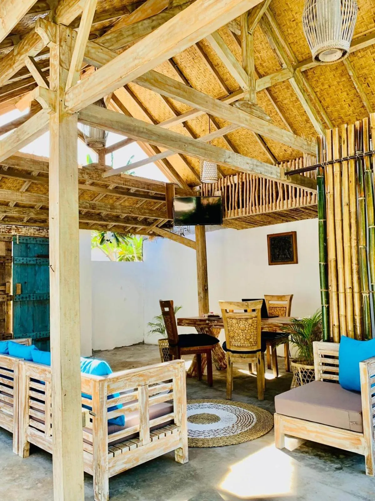 Communal lounge/ TV room in Oasis Villas