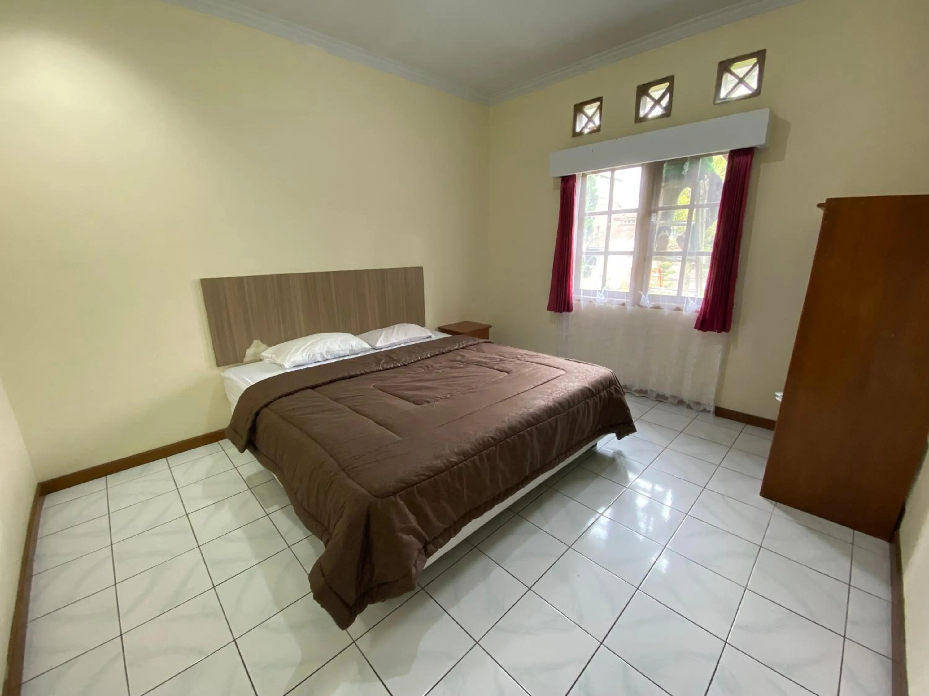 Bed in Hotel Puspa Sari