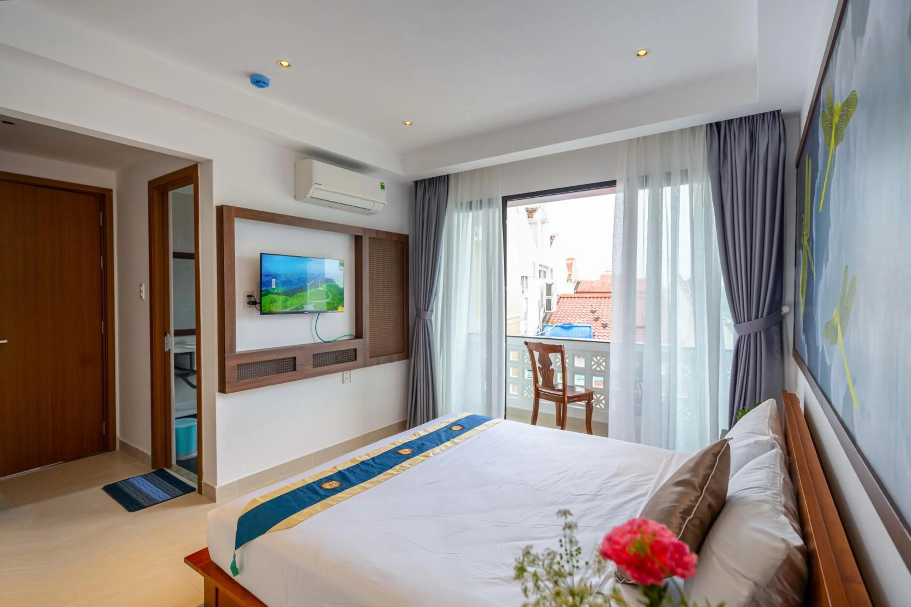 TV and multimedia, Bed in The Present River Villa Hoi An