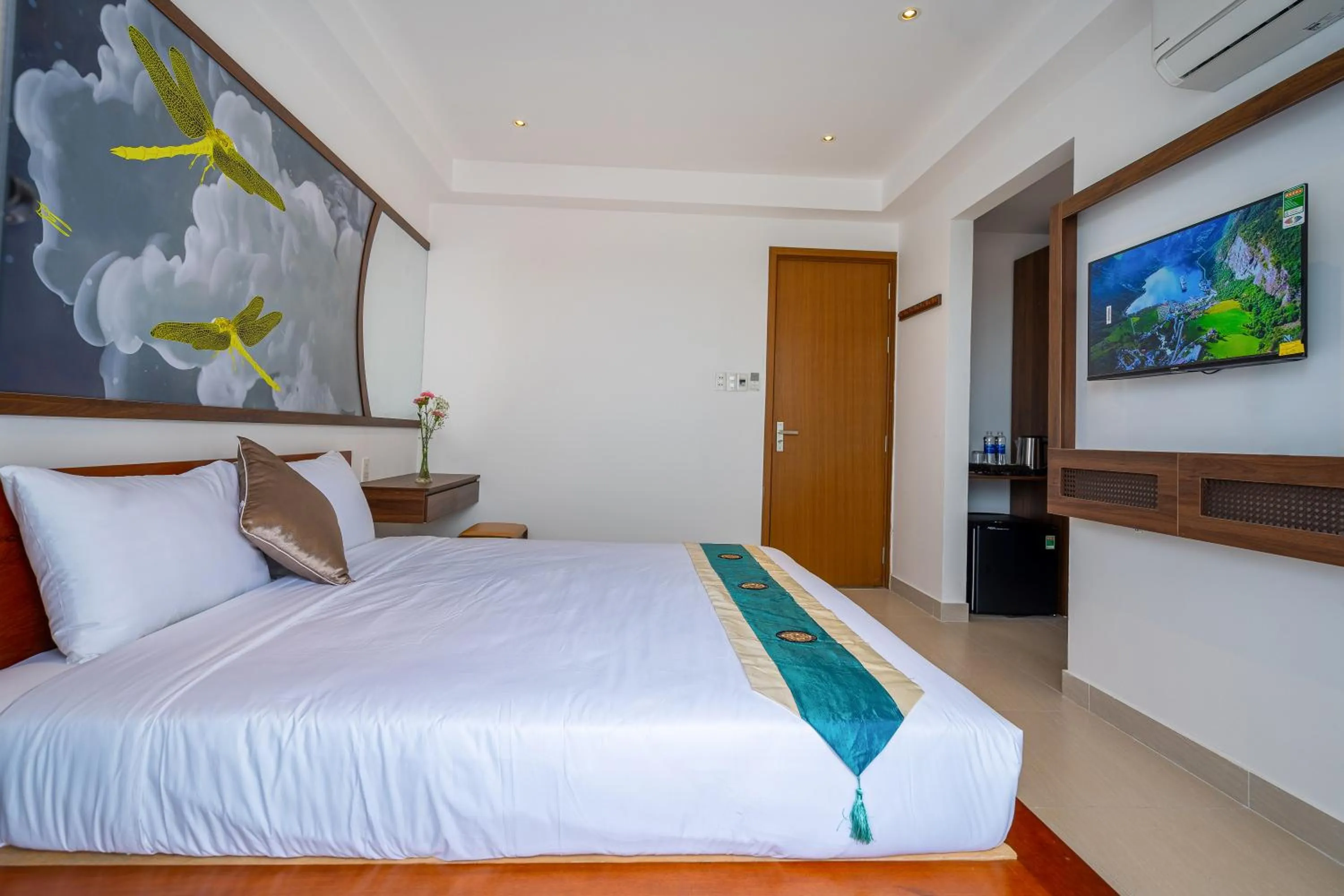 Photo of the whole room, Bed in The Present River Villa Hoi An