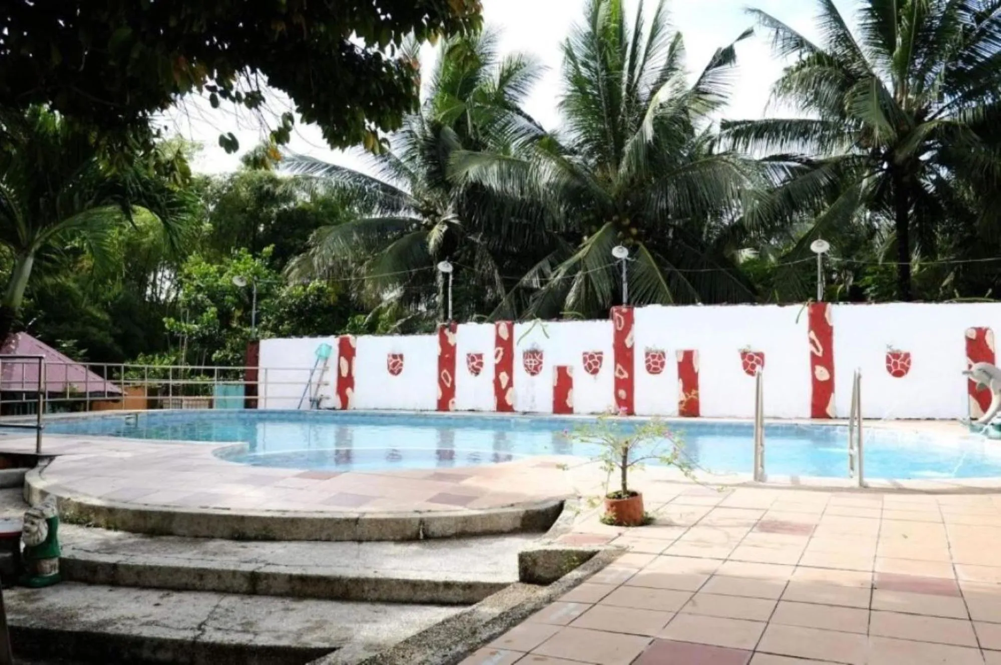 Swimming pool in RedDoorz @ Classique Pan Oriental Hotel and Resort Batangas