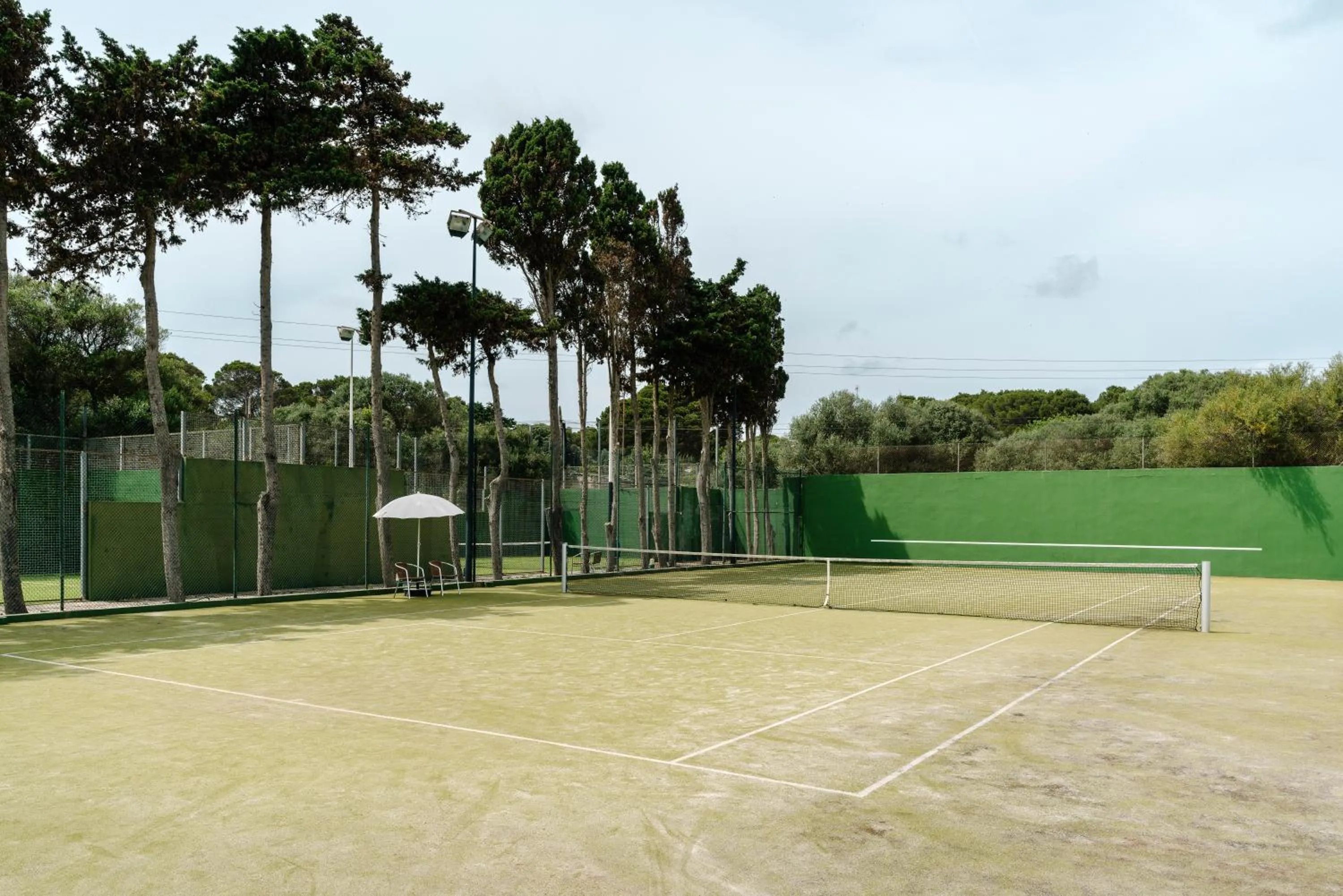 Tennis court in AluaSoul Menorca - Adults Only